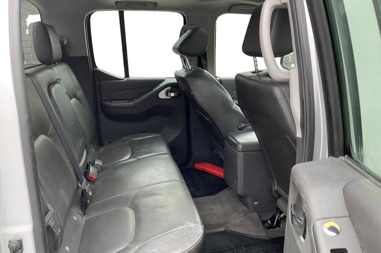 Nissan Navara 3.0 dCi V6 (231hk) - 220 300 km - Automatic - silver - 2016