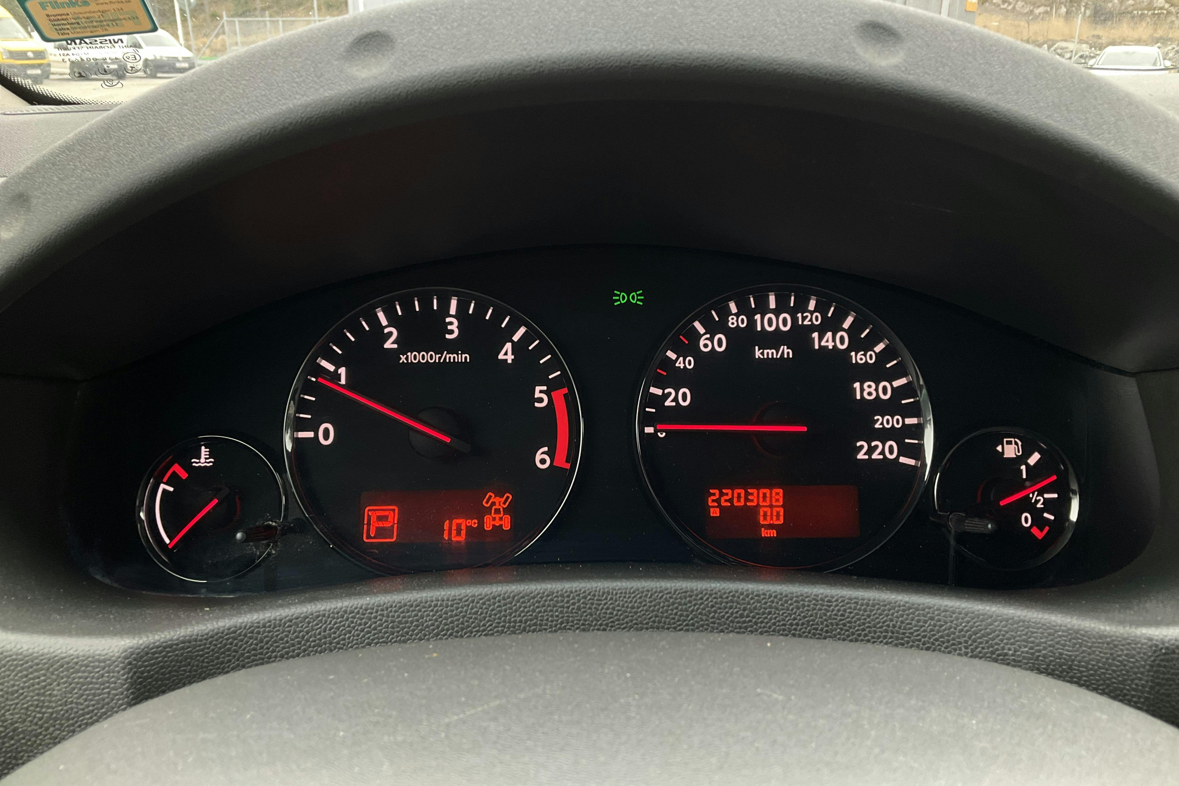 Nissan Navara 3.0 dCi V6 (231hk) - 220 300 km - Automatic - silver - 2016