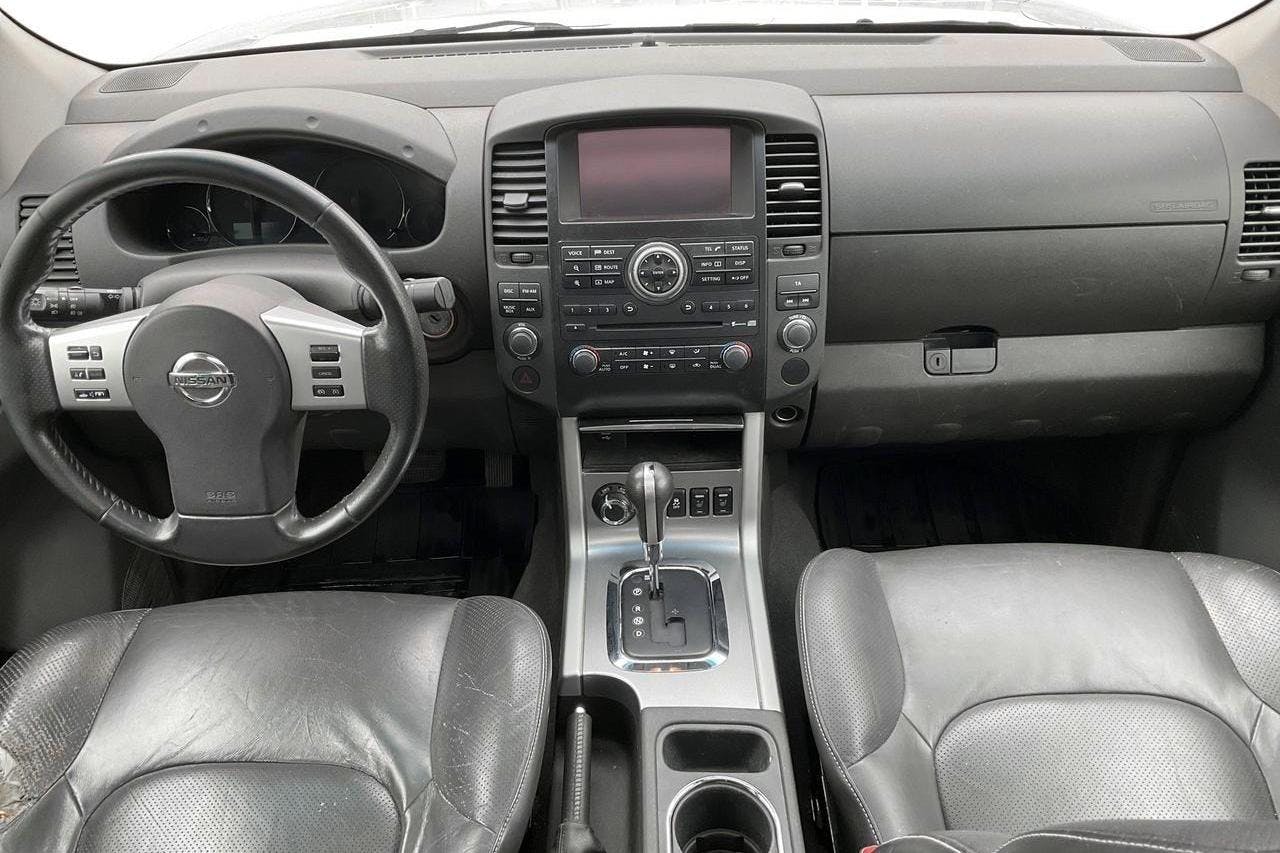 Nissan Navara 3.0 dCi V6 (231hk) - 220 300 km - Automatic - silver - 2016
