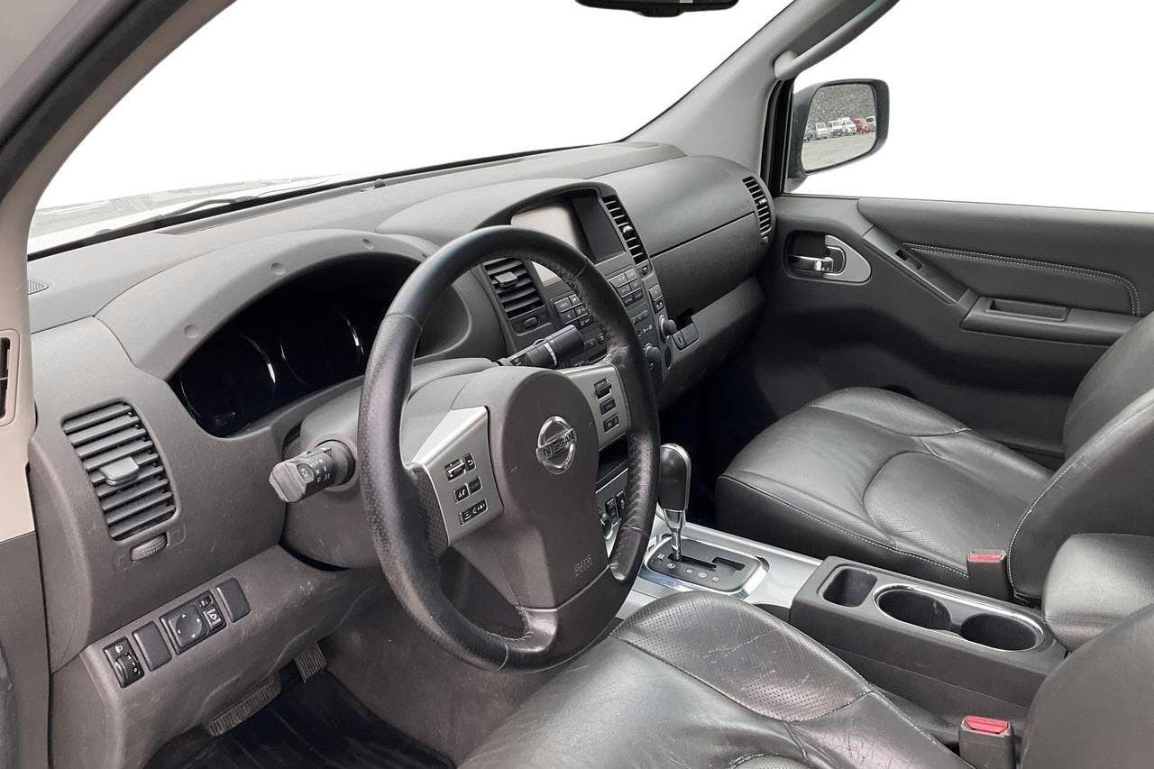 Nissan Navara 3.0 dCi V6 (231hk) - 220 300 km - Automatic - silver - 2016