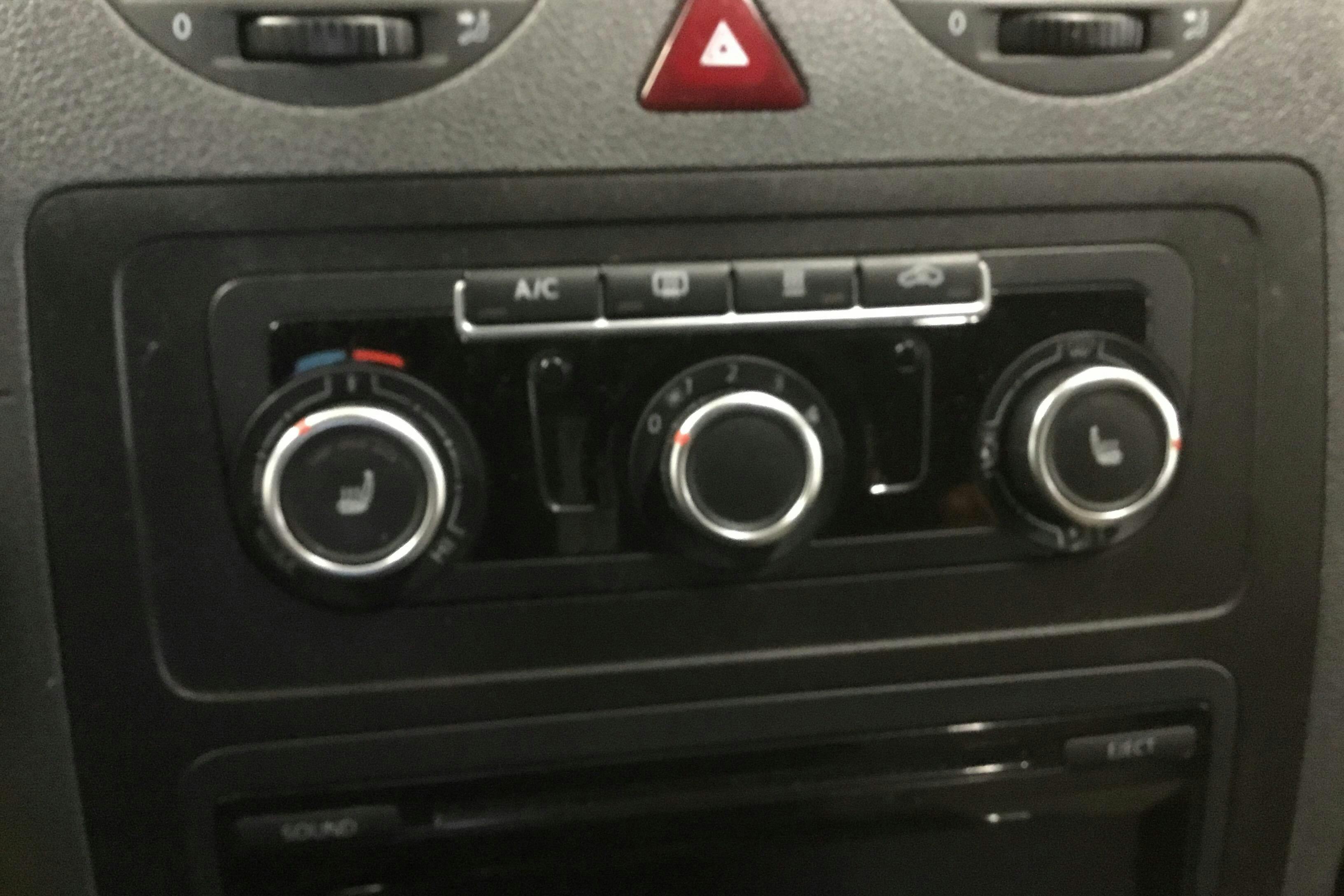 VW Caddy 1.6 TDI Skåp (102hk) - 18 435 mil - Automat - vit - 2014