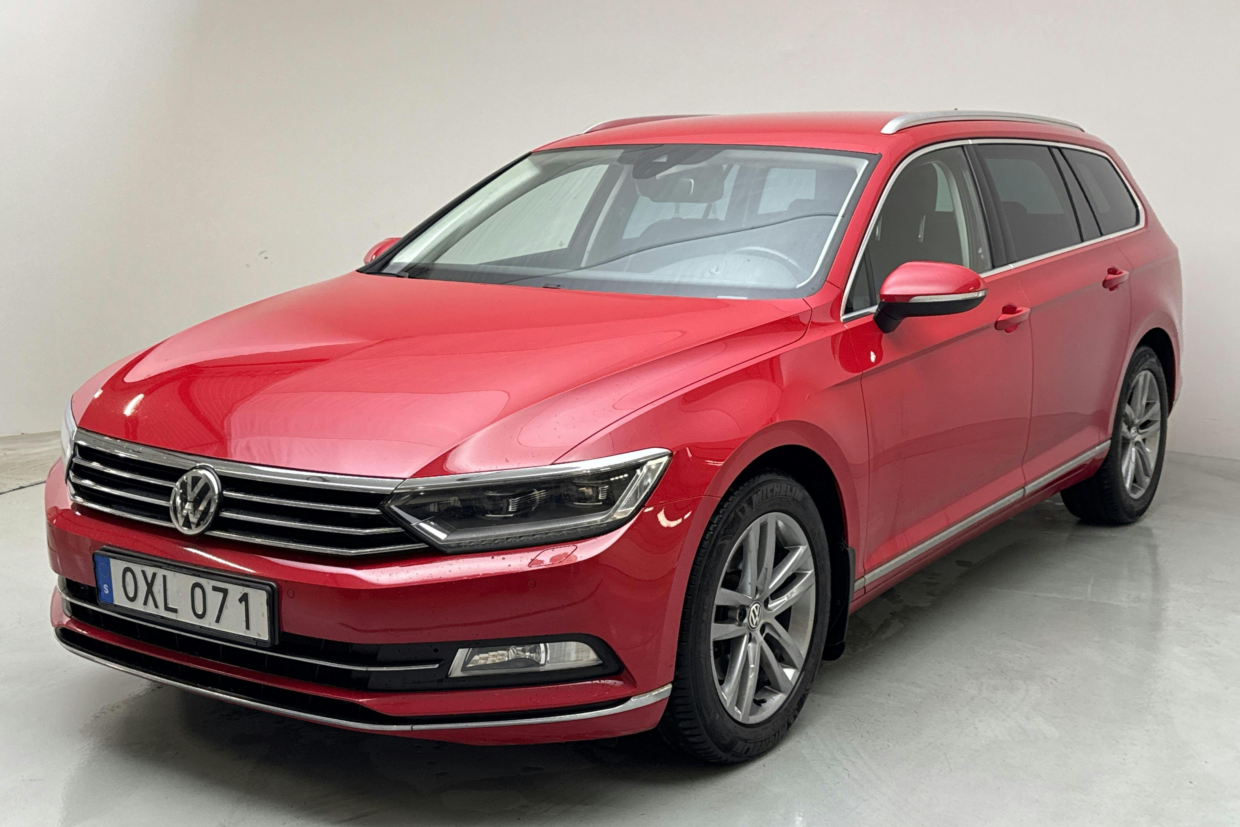 VW Passat 2.0 TDI Sportscombi (190hk) - 20 062 mil - Automat - röd - 2016