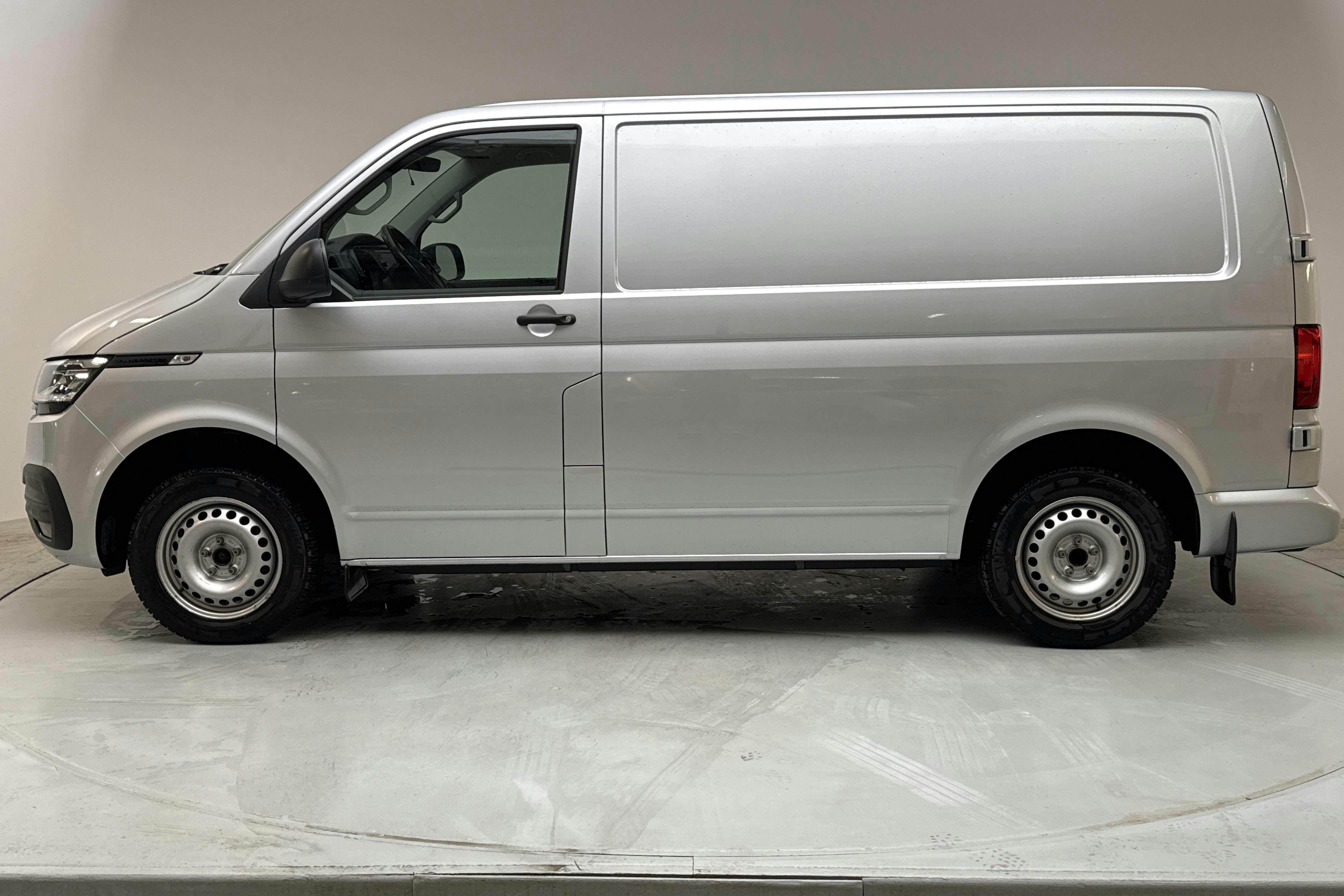 VW Transporter T6 2.0 TDI BMT Skåp (150hk) - 6 184 mil - Automat - silver - 2021