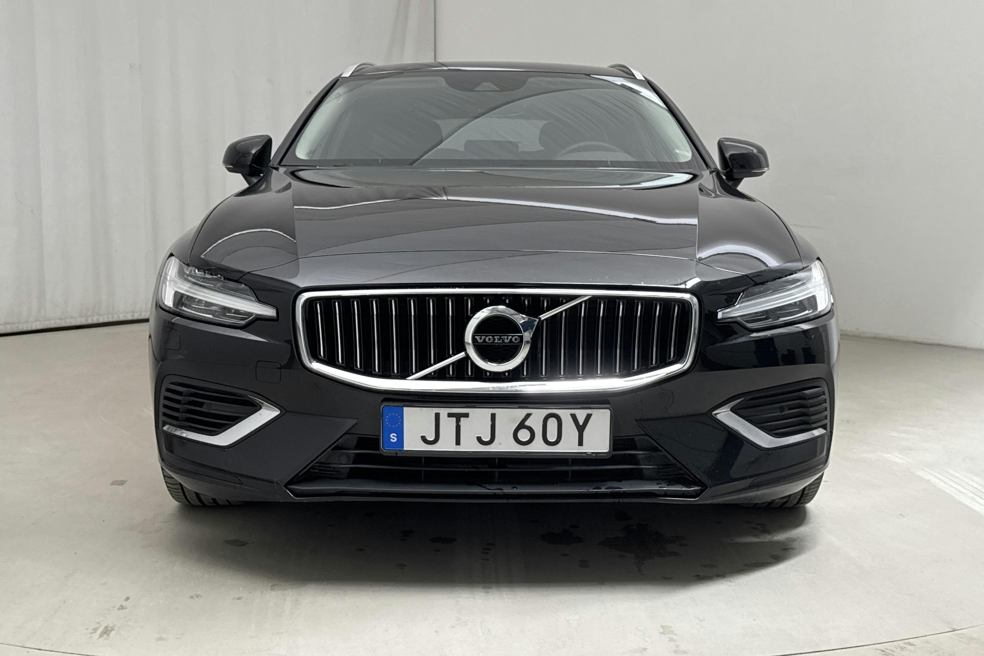 Volvo V60 T6 AWD Recharge (350hk) - 7 727 mil - Automat - svart - 2022