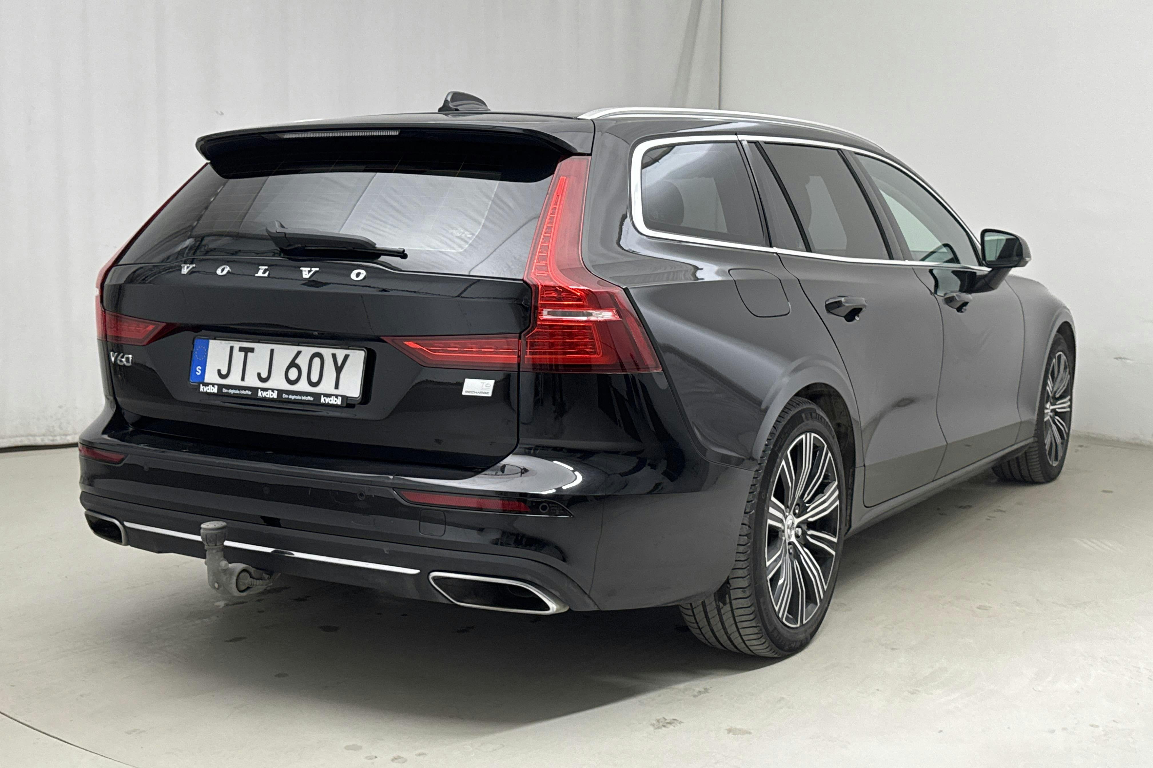 Volvo V60 T6 AWD Recharge (350hk) - 7 727 mil - Automat - svart - 2022