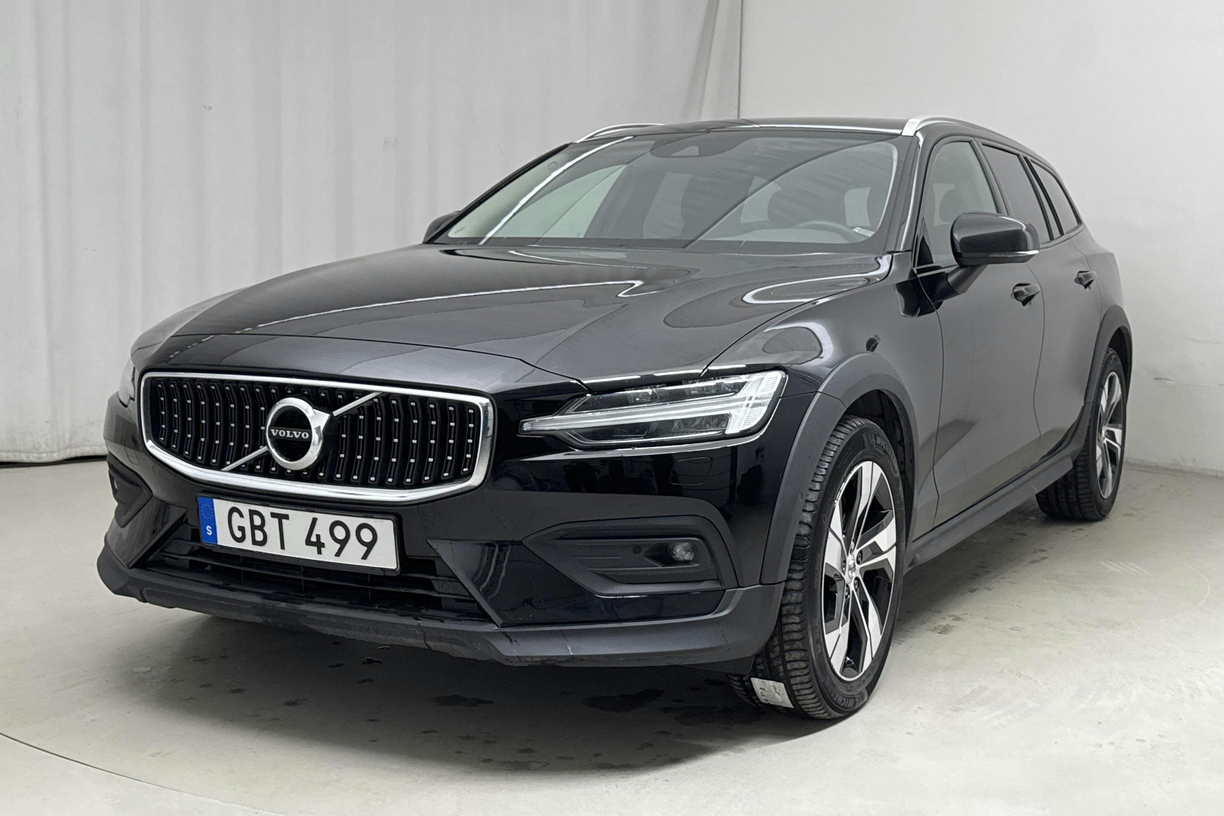 Volvo V60 B4 Cross Country AWD Mildhybrid, Diesel (197hk) - 12 552 mil - Automat - svart - 2022