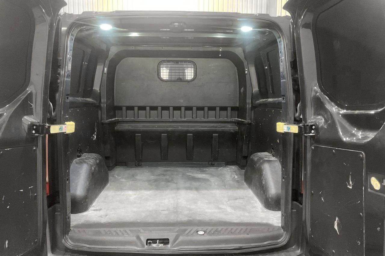 Ford Transit Custom 310 (155hk) - 150 950 km - Manuaalinen - harmaa - 2013
