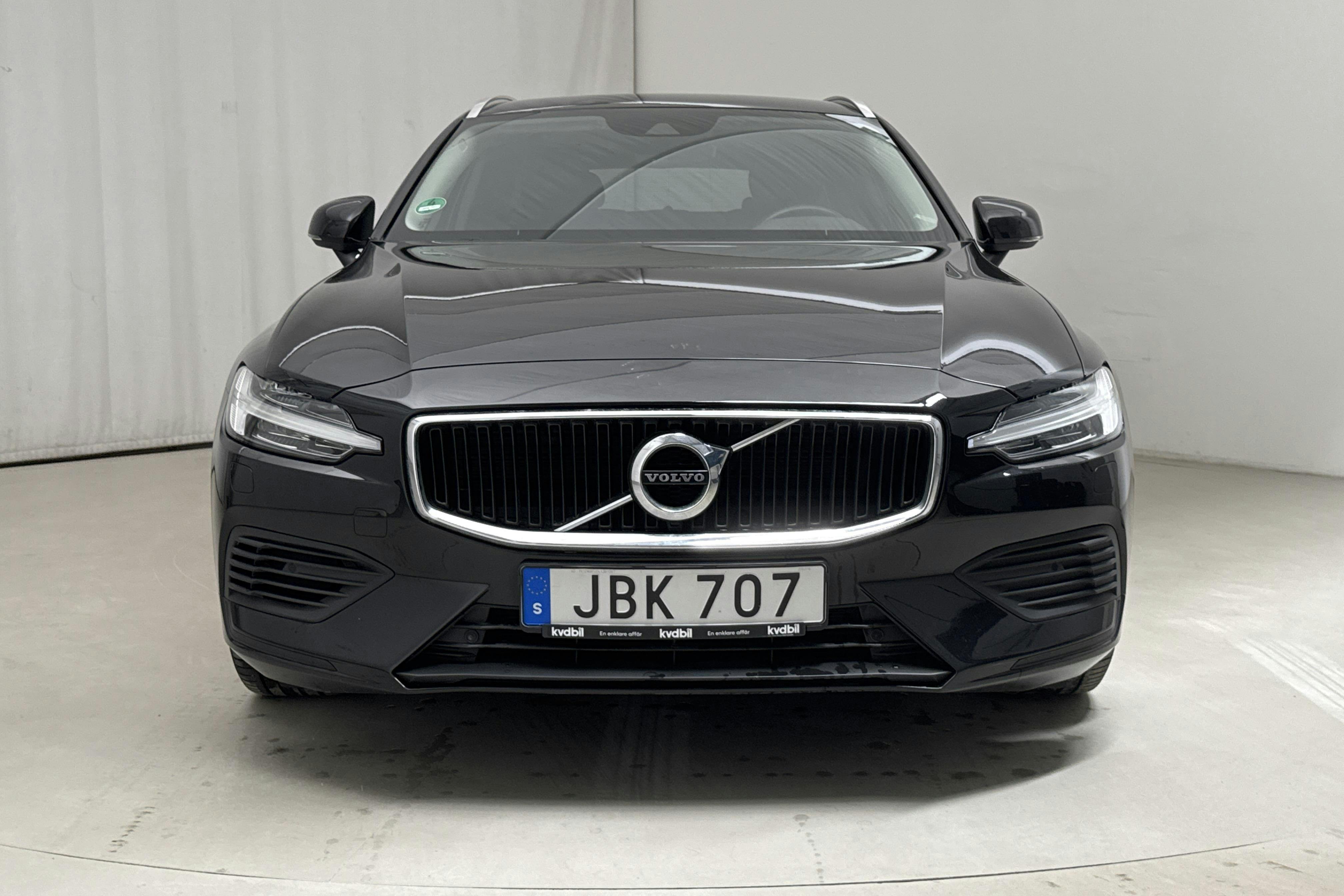 Volvo V60 T6 AWD Twin Engine (340hk) - 6 137 mil - Automat - svart - 2020