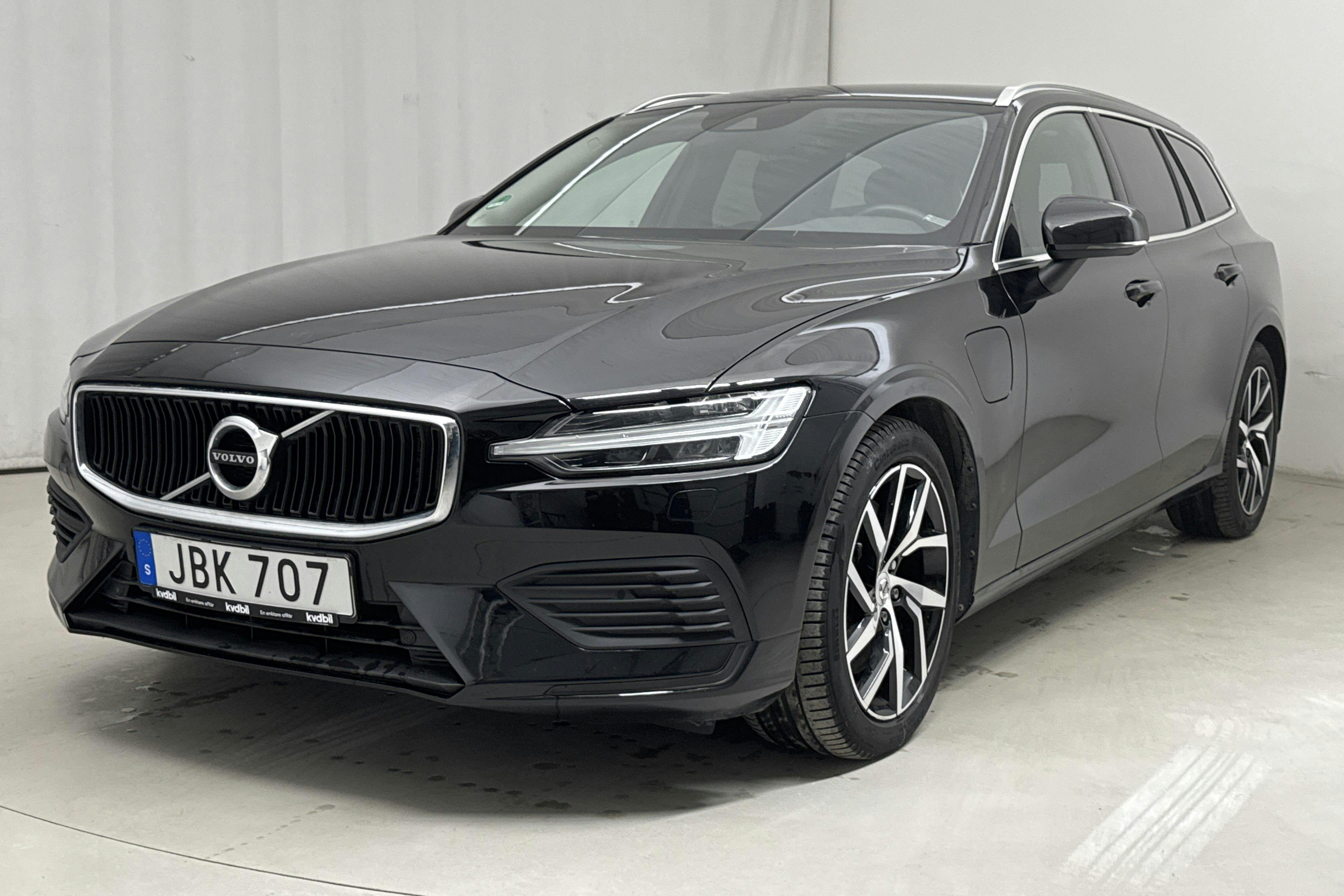 Volvo V60 T6 AWD Twin Engine (340hk) - 6 137 mil - Automat - svart - 2020