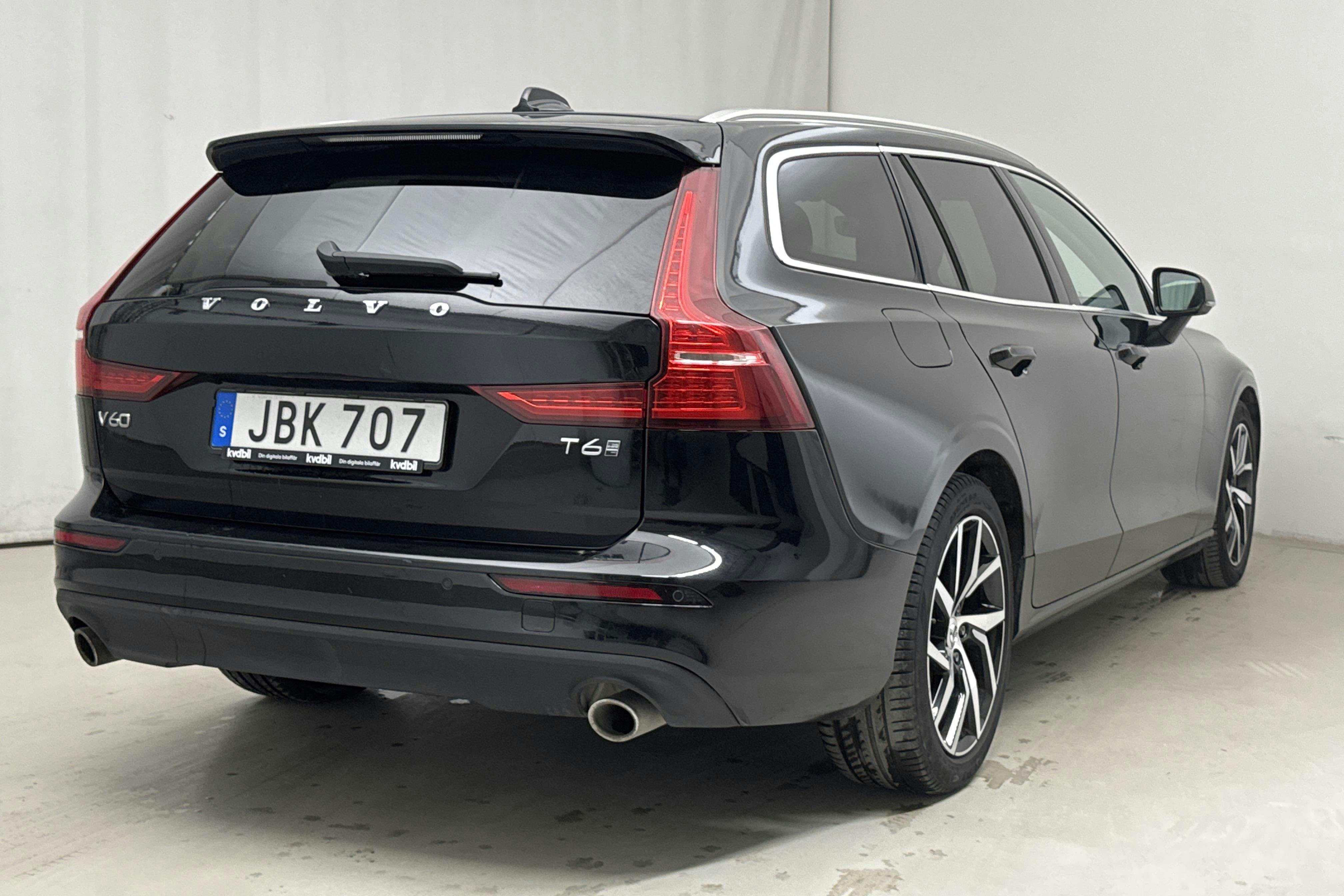 Volvo V60 T6 AWD Twin Engine (340hk) - 6 137 mil - Automat - svart - 2020