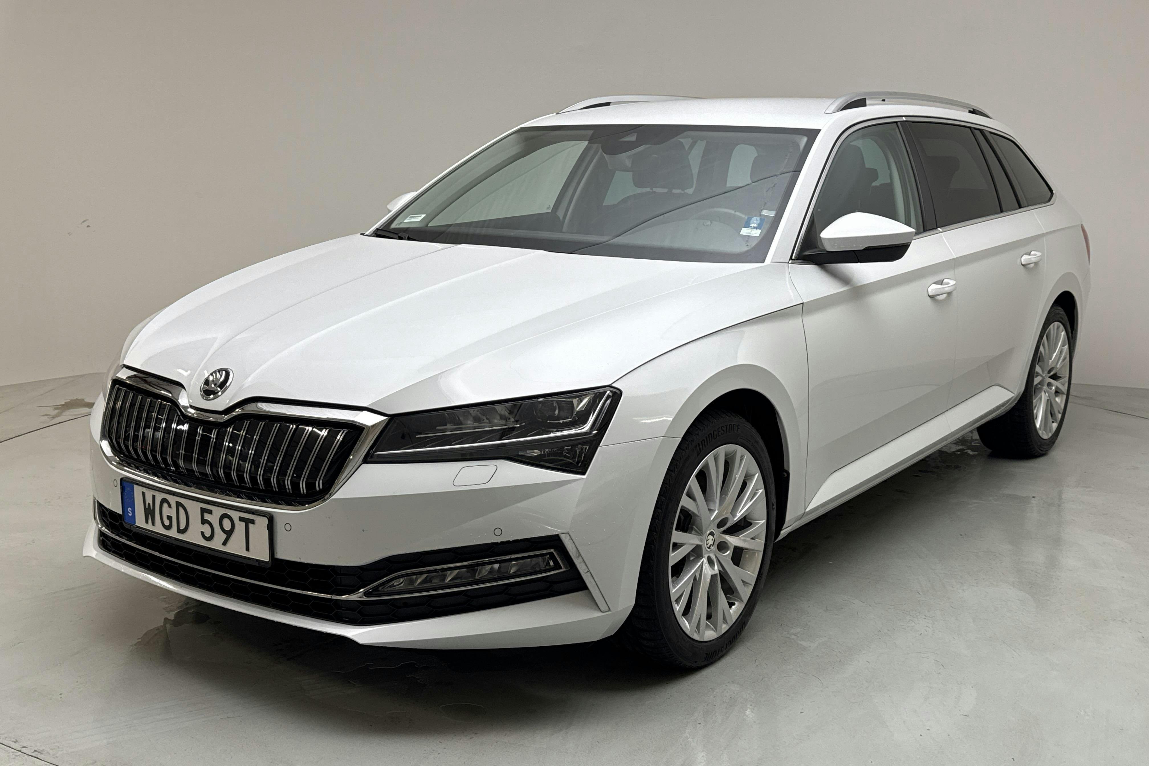 Skoda Superb 1.4 TSI PHEV Kombi (218hk) - 77 450 km - Automatic - white - 2022