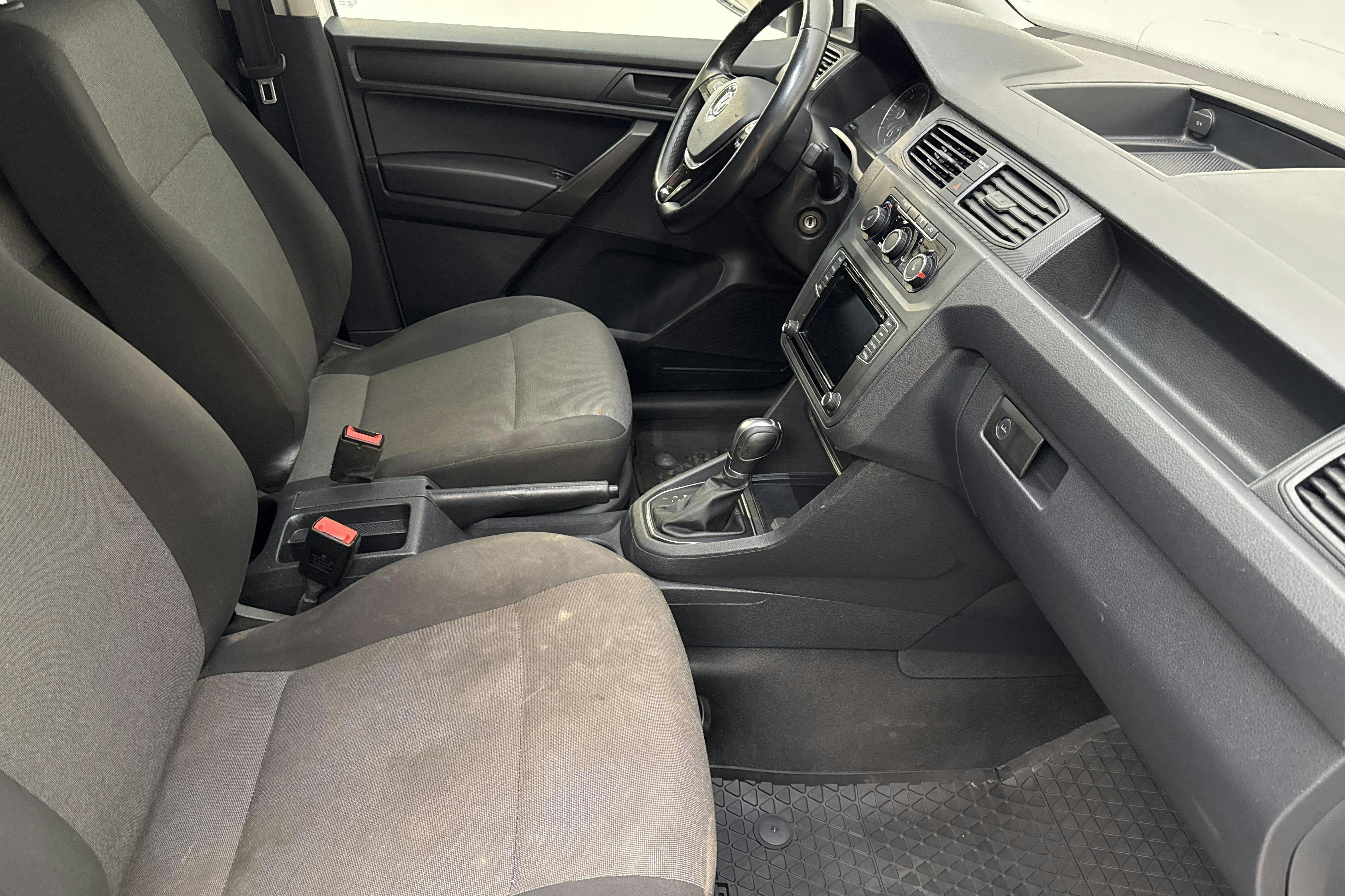 VW Caddy 2.0 TDI Skåp (102hk) - 67 360 km - Automatyczna - biały - 2020