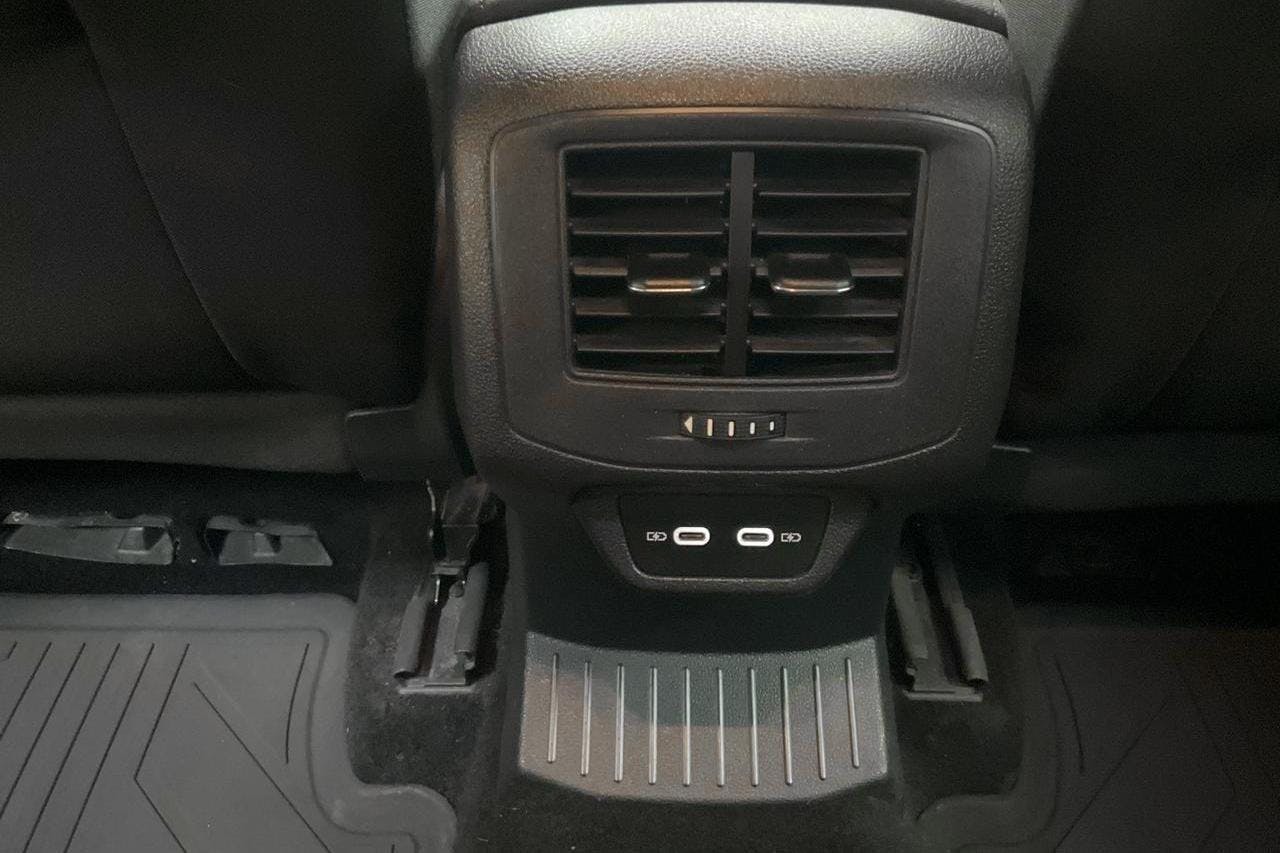 VW T-Roc 2.0 TDI 4MOTION (150hk) - 22 887 mil - Automat - röd - 2021