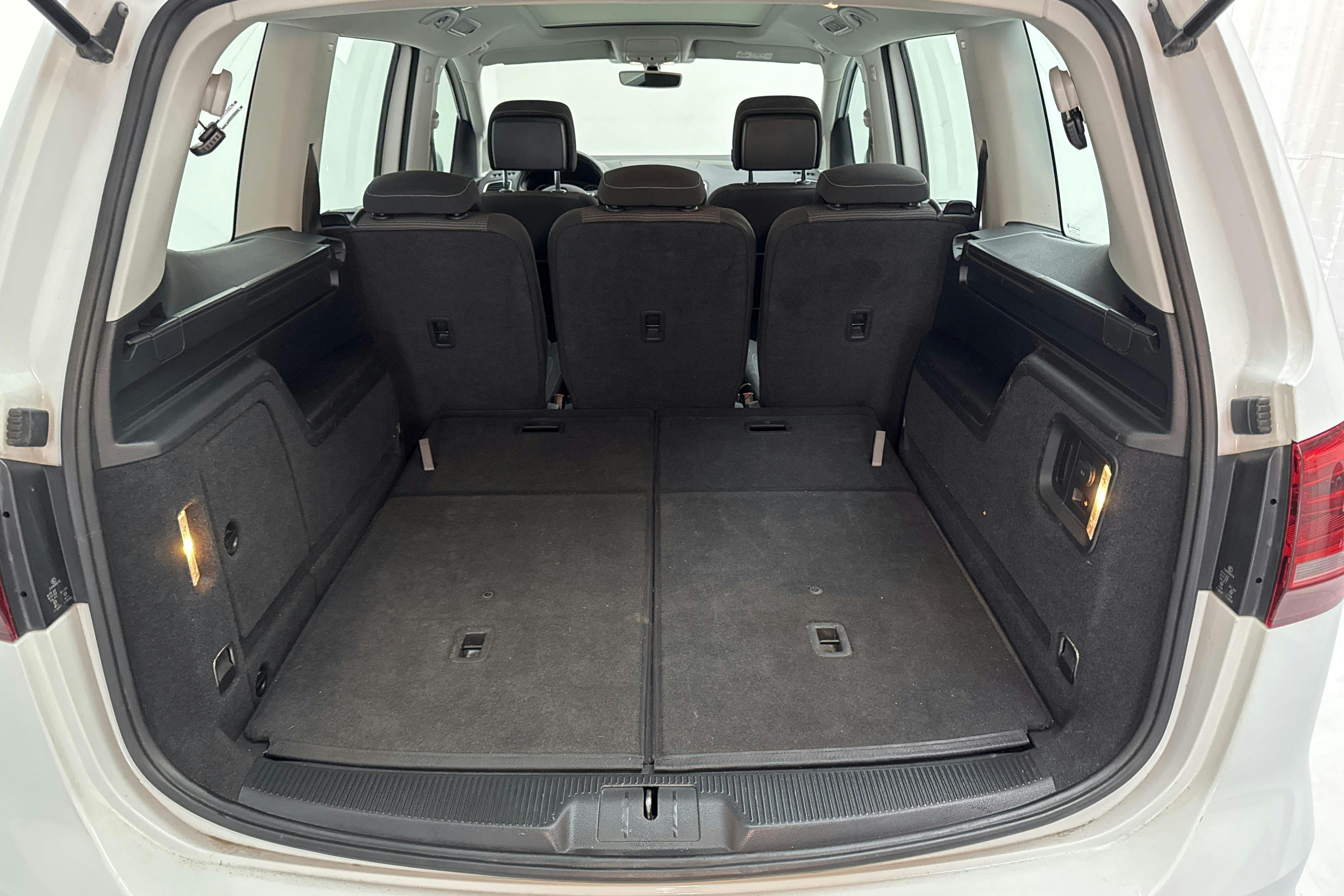 VW Sharan 2.0 TDI (150hk) - 162 820 km - Automatyczna - biały - 2016