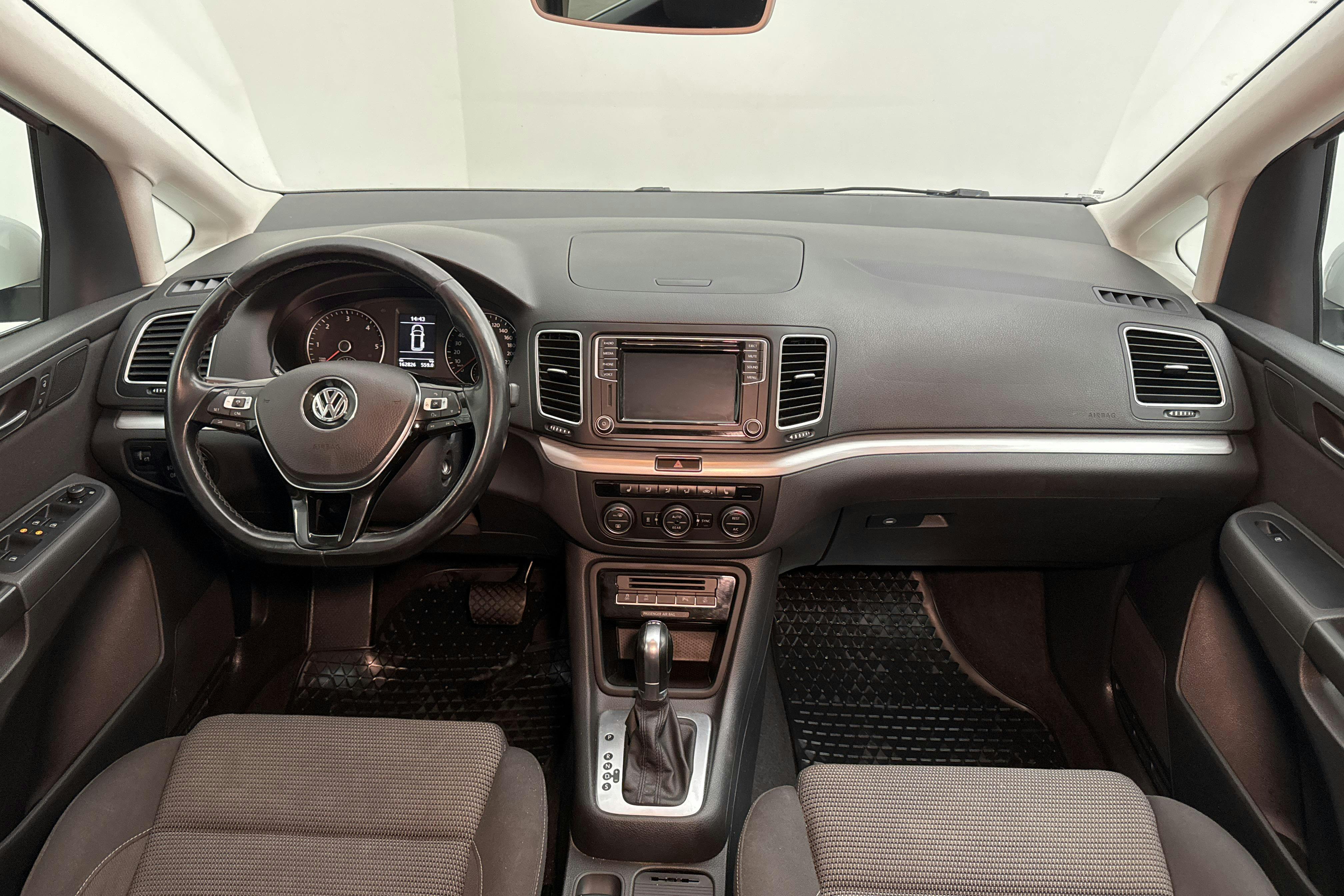 VW Sharan 2.0 TDI (150hk) - 162 820 km - Automatyczna - biały - 2016