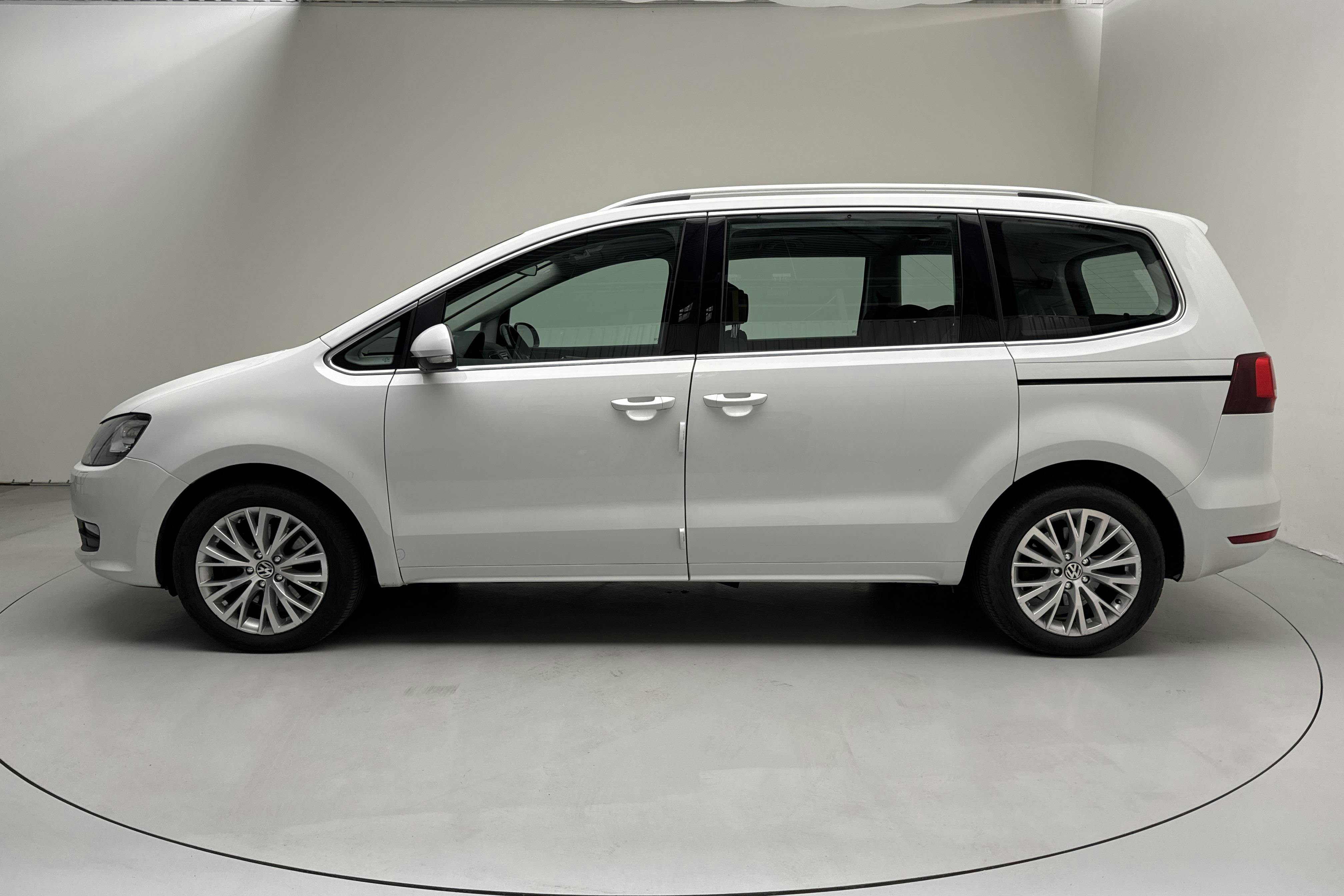 VW Sharan 2.0 TDI (150hk) - 162 820 km - Automatyczna - biały - 2016