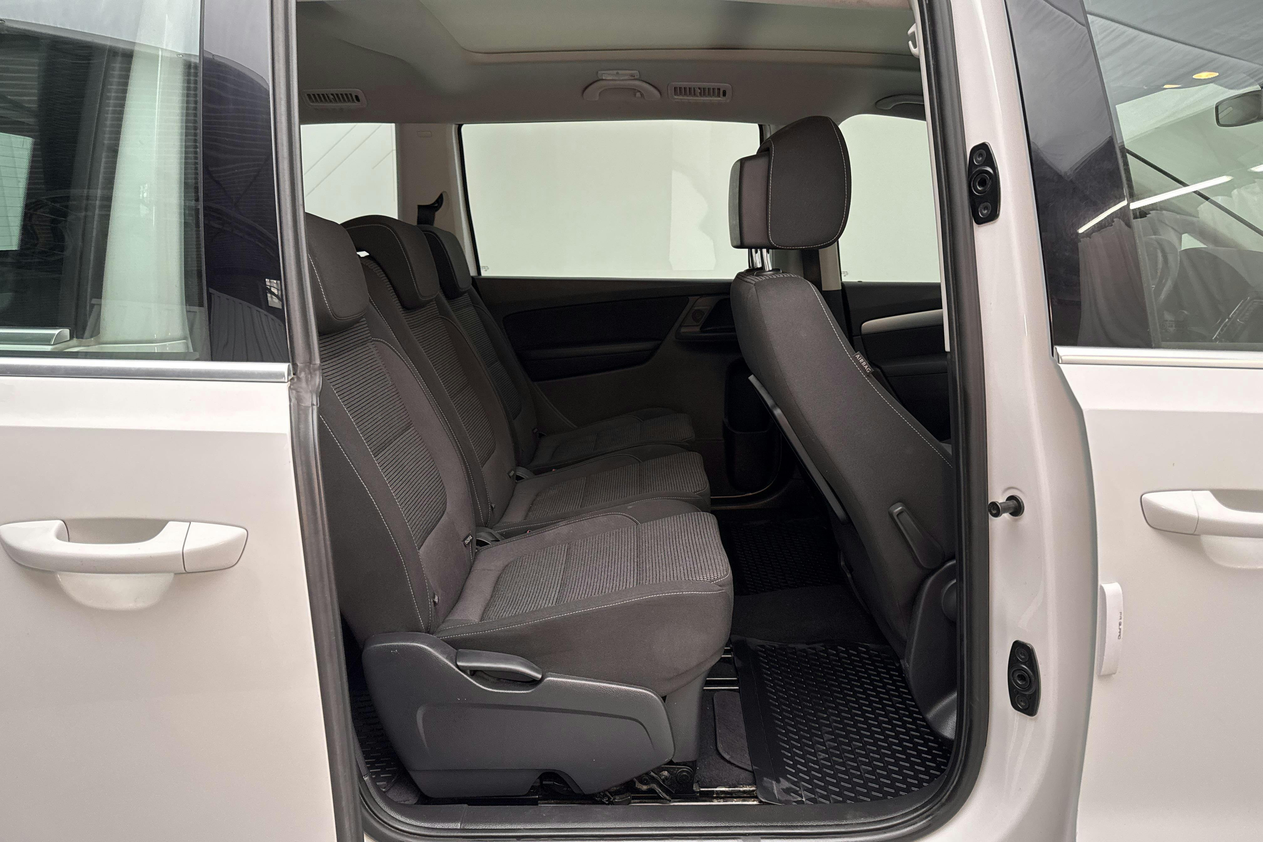VW Sharan 2.0 TDI (150hk) - 162 820 km - Automatyczna - biały - 2016
