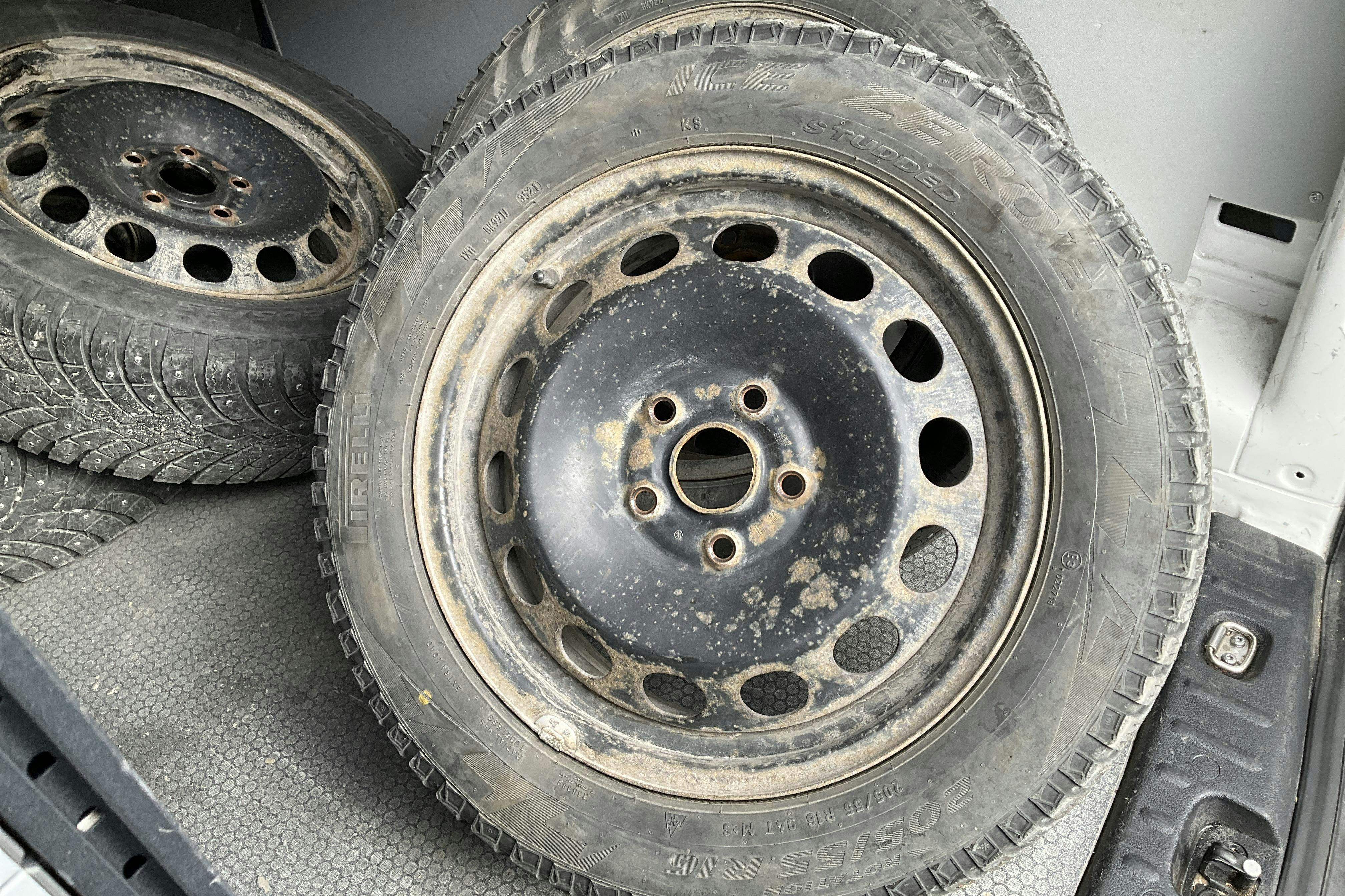 VW Caddy 2.0 TDI Skåp 4MOTION (122hk) - 197 090 km - Manuaalinen - valkoinen - 2018
