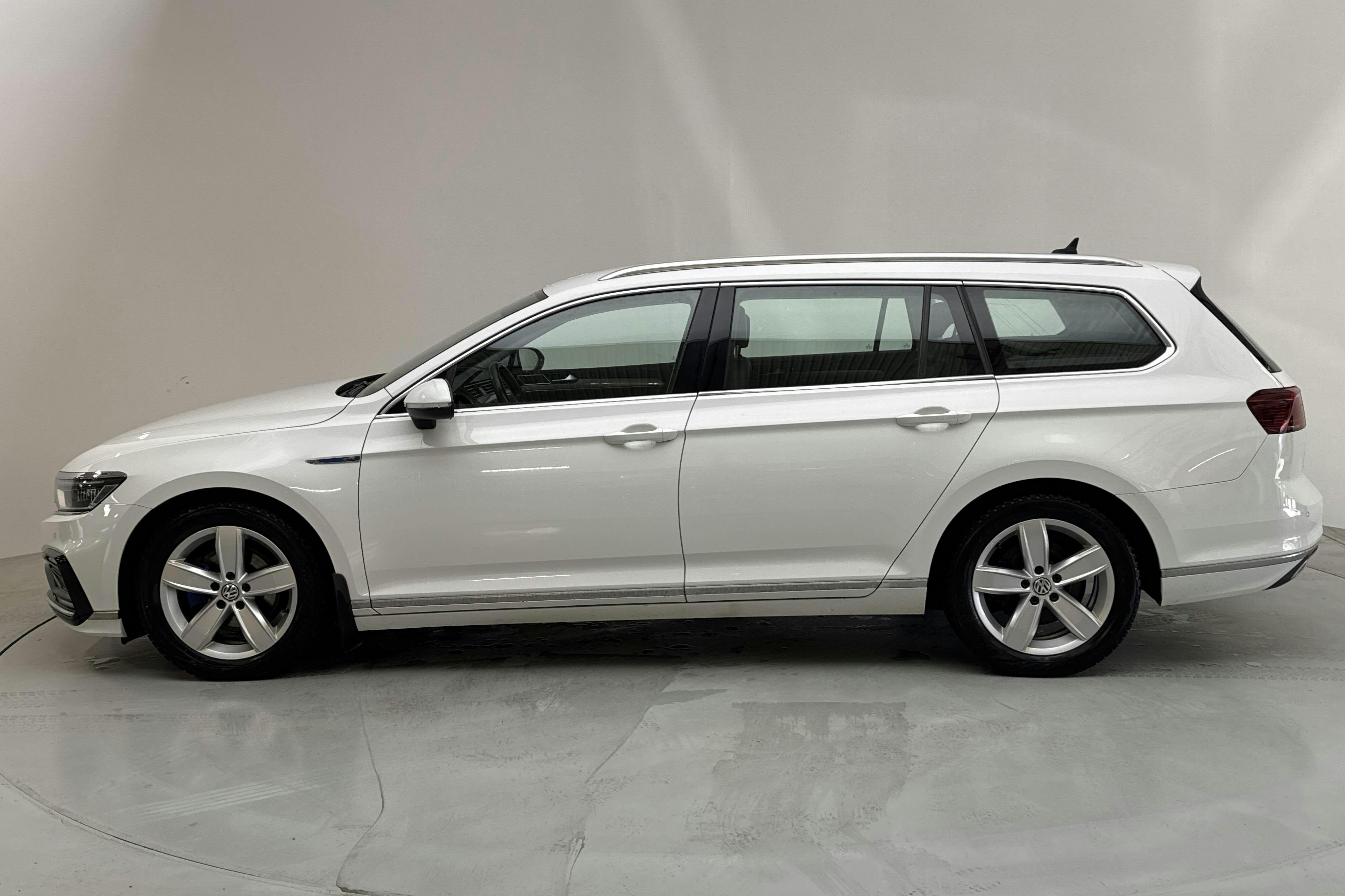 VW Passat 1.4 GTE Sportscombi (218hk) - 160 730 km - Automatic - white - 2020