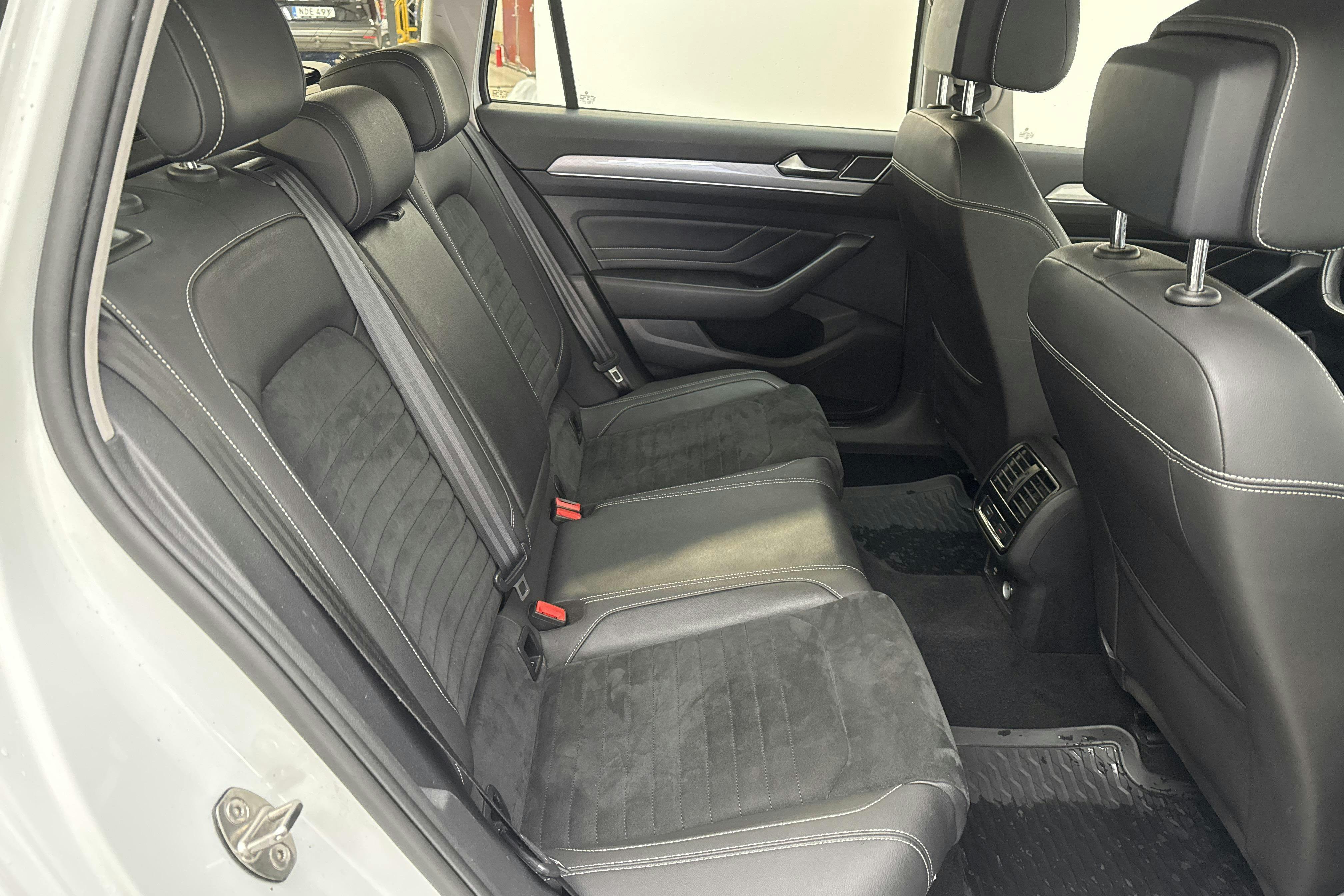 VW Passat 1.4 GTE Sportscombi (218hk) - 160 730 km - Automatic - white - 2020