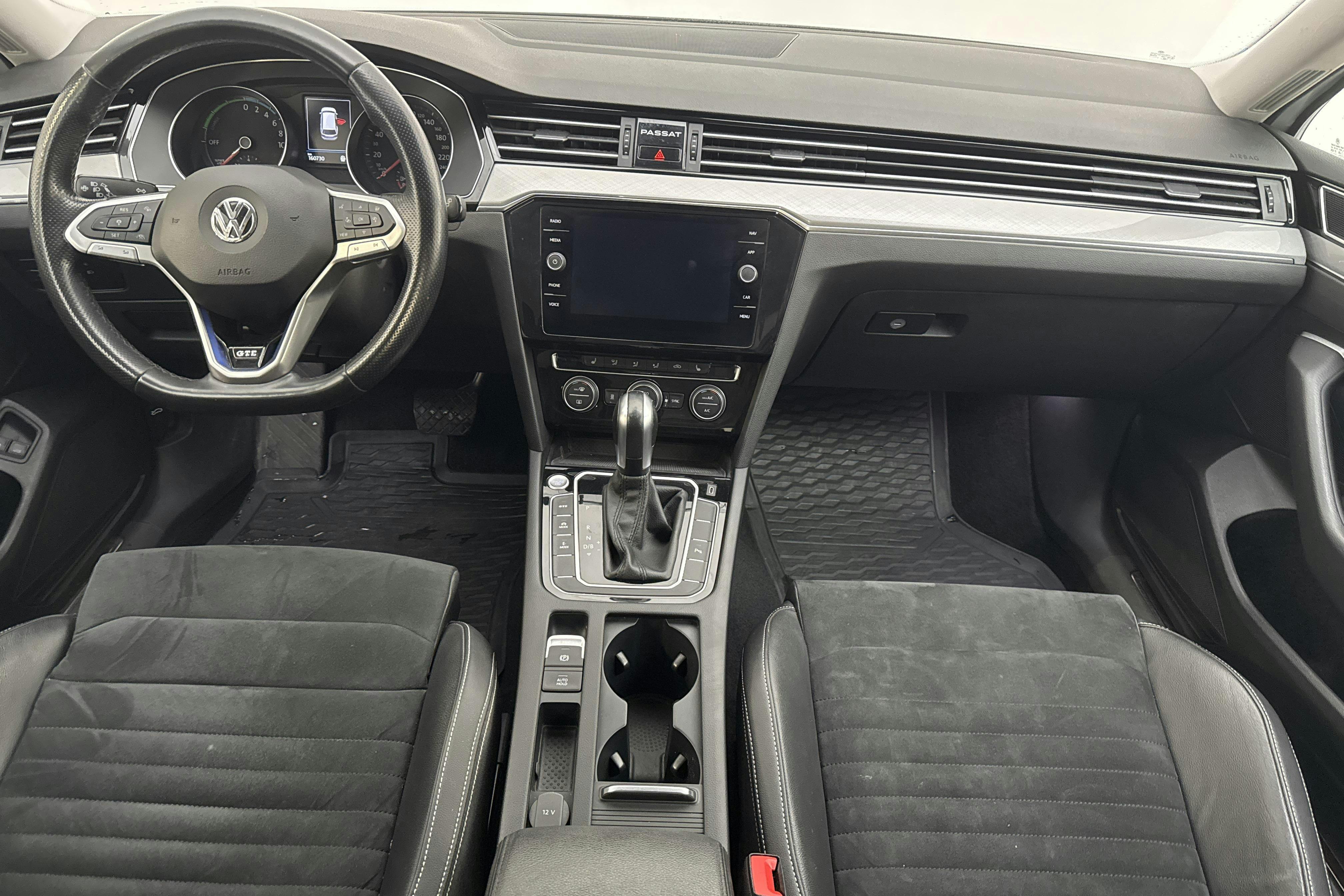 VW Passat 1.4 GTE Sportscombi (218hk) - 160 730 km - Automatic - white - 2020