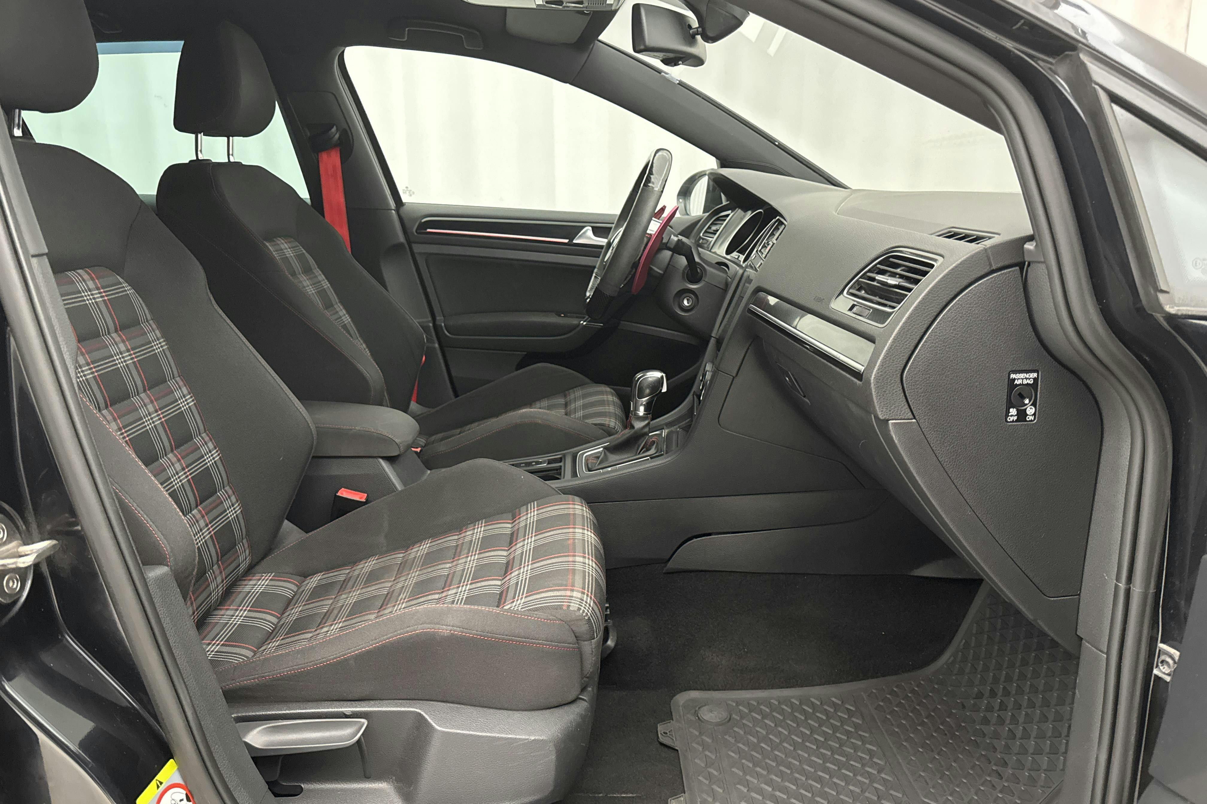 VW Golf VII GTI 5dr (230hk) - 13 836 mil - Automat - svart - 2014