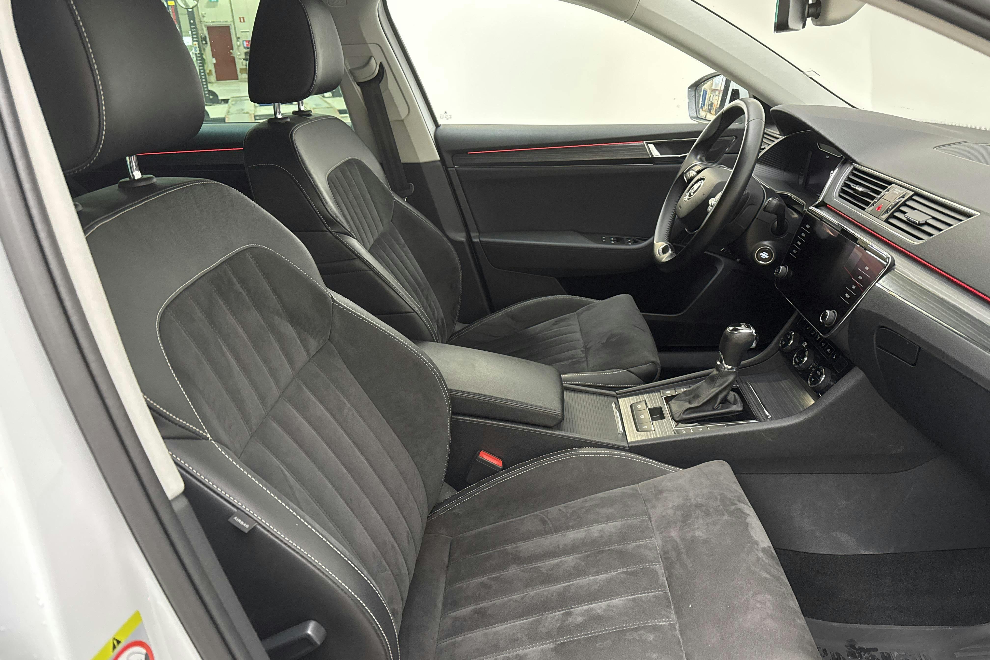 Skoda Superb 1.4 TSI PHEV Kombi (218hk) - 44 580 km - Automaatne - valge - 2022
