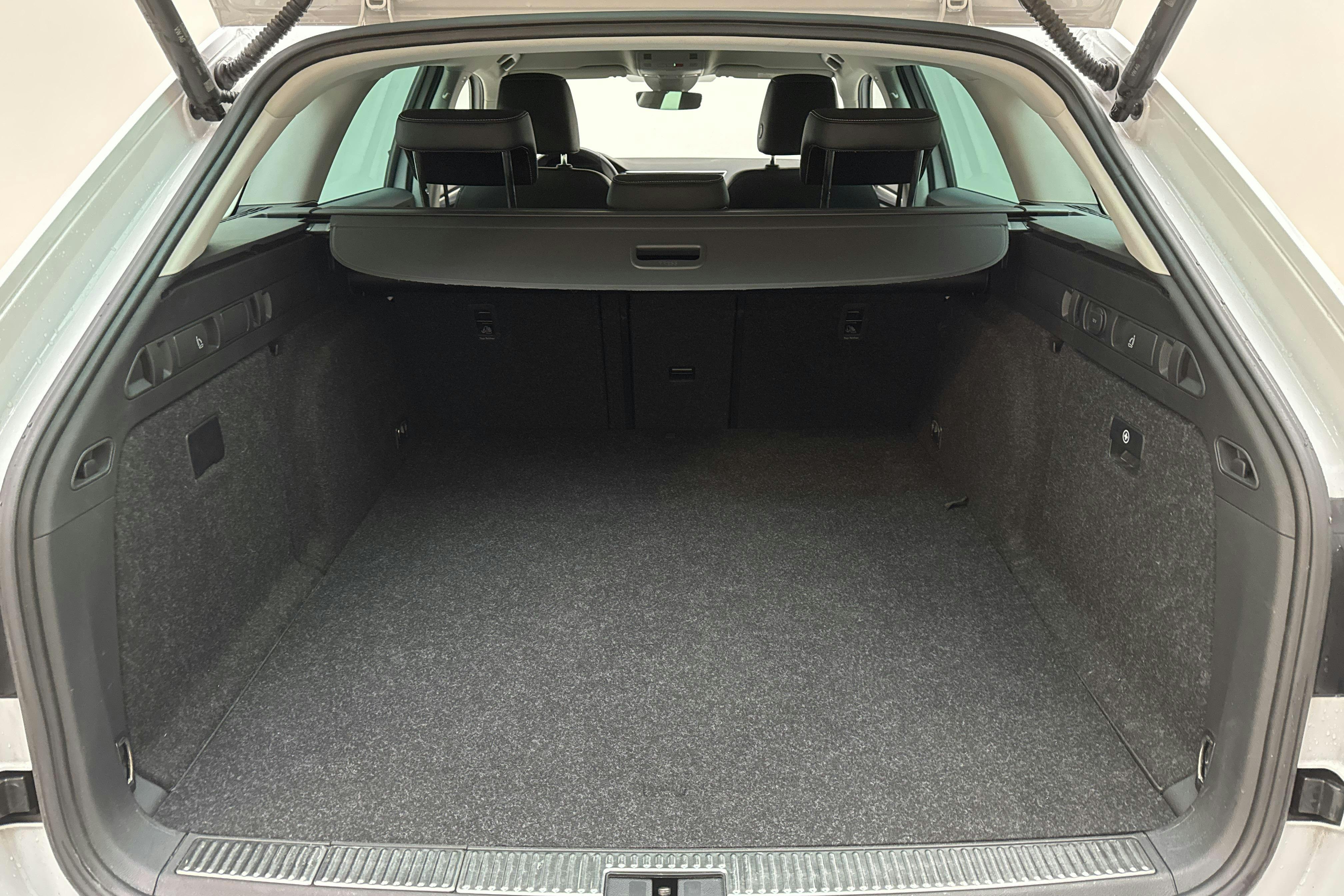 Skoda Superb 1.4 TSI PHEV Kombi (218hk) - 44 580 km - Automaatne - valge - 2022
