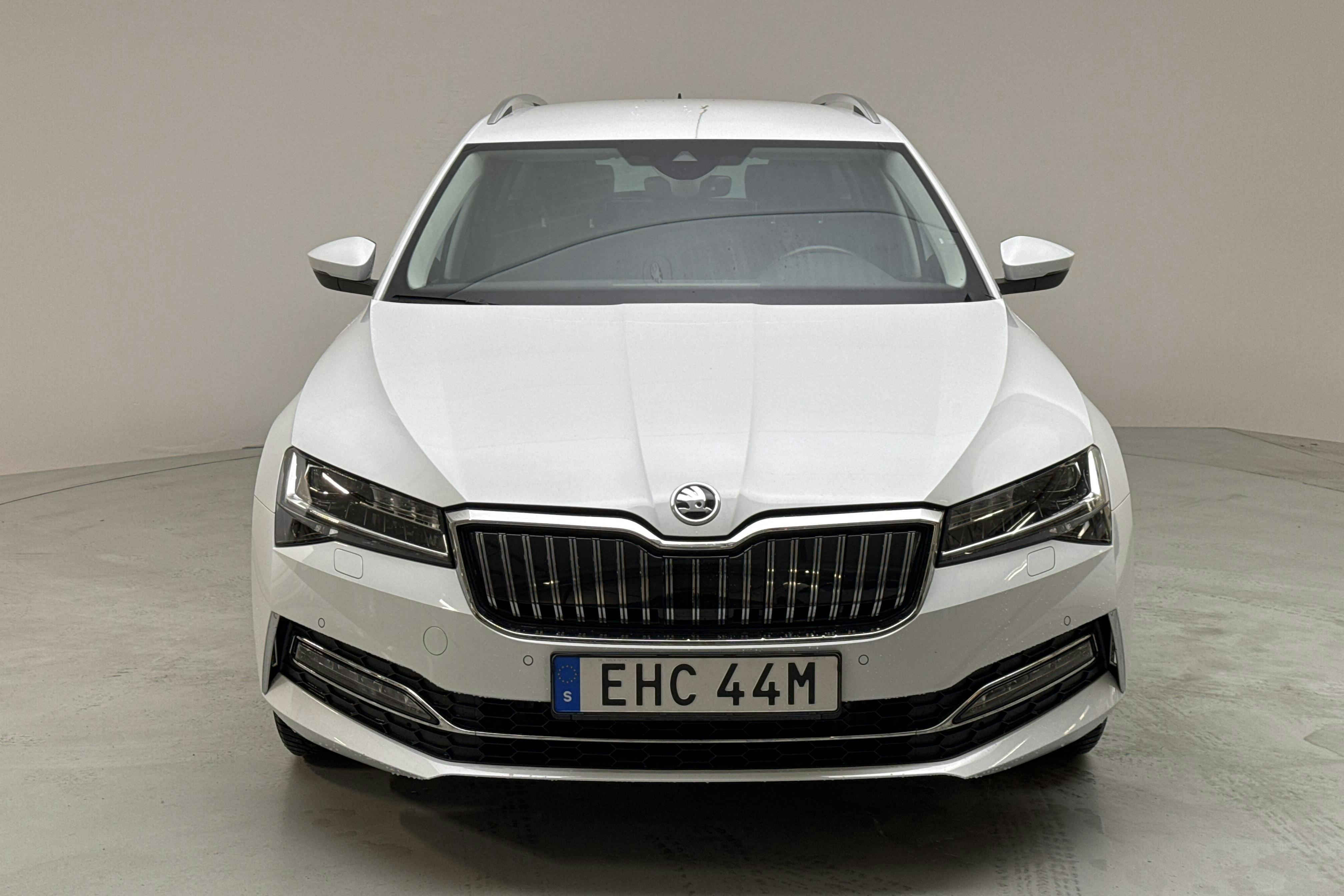 Skoda Superb 1.4 TSI PHEV Kombi (218hk) - 44 580 km - Automaatne - valge - 2022