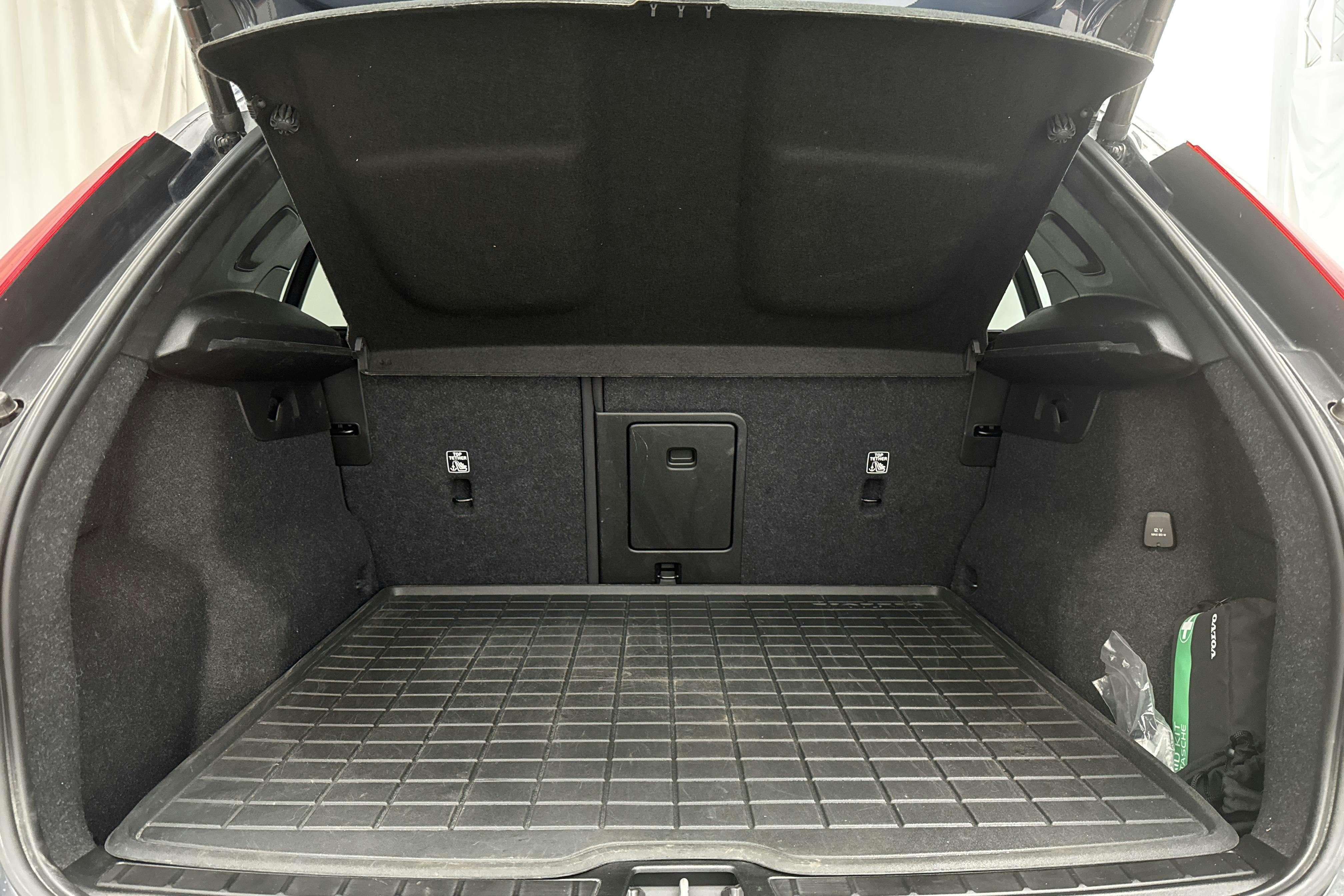 Volvo XC40 T3 2WD (163hk) - 115 990 km - Automatic - Dark Blue - 2022