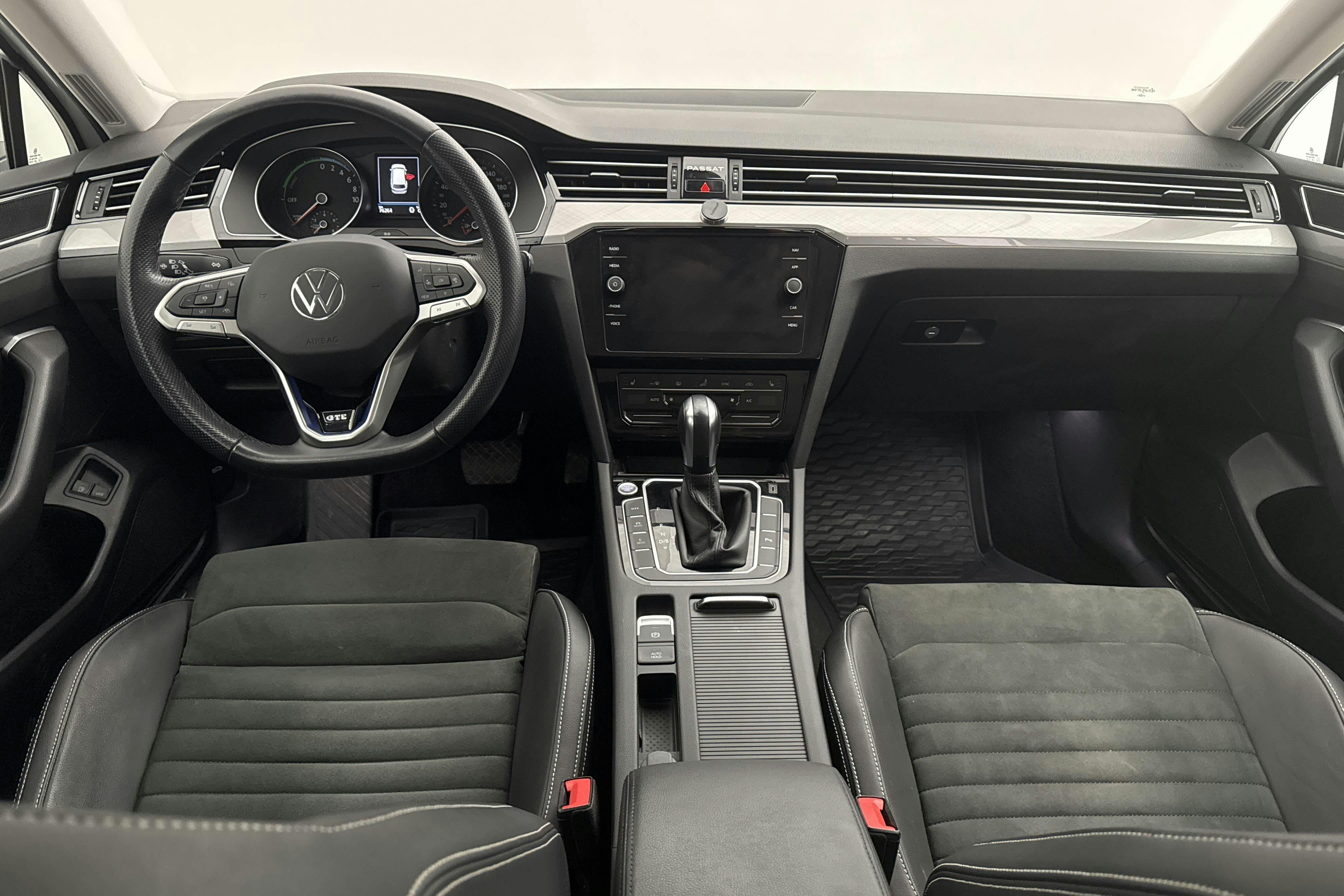 VW Passat 1.4 GTE Sportscombi (218hk) - 76 260 km - Automaatne - valge - 2021