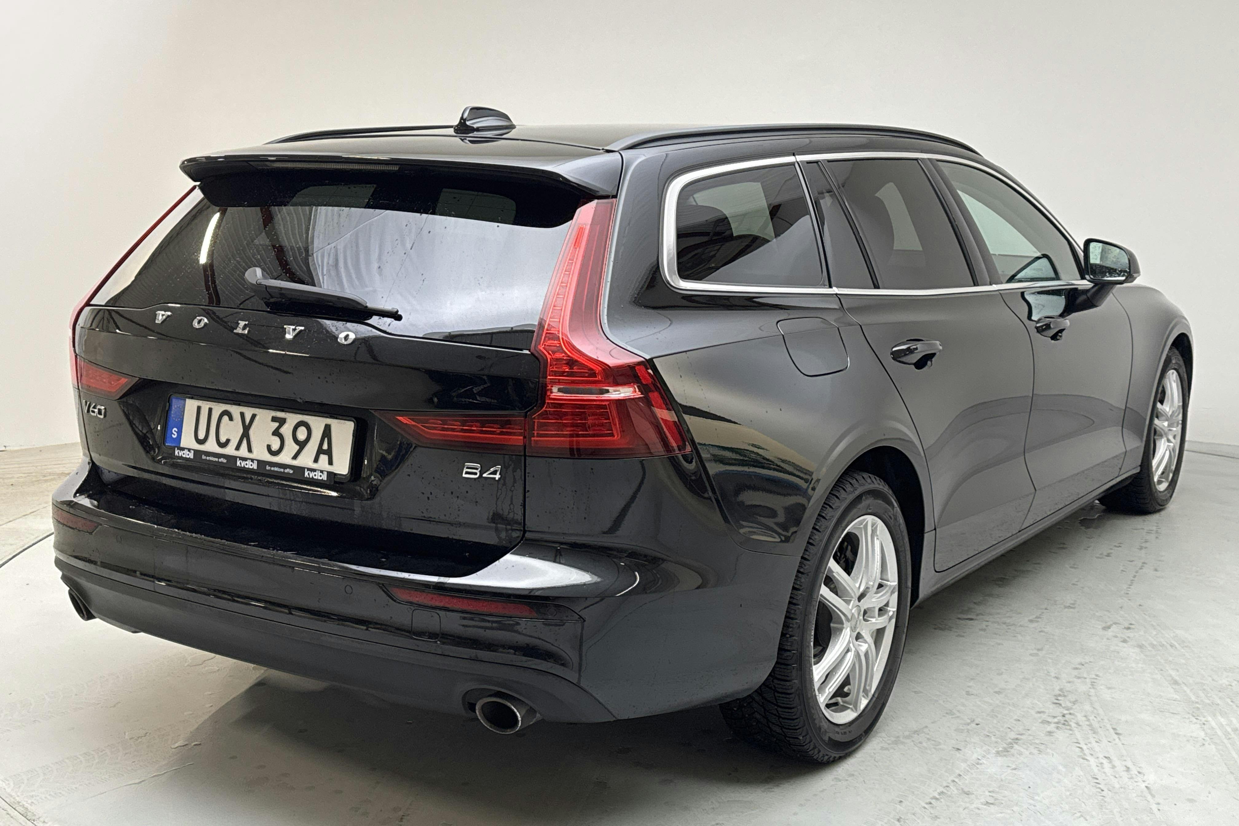 Volvo V60 B4 Mildhybrid, Diesel (197hk) - 10 321 mil - Automat - svart - 2022