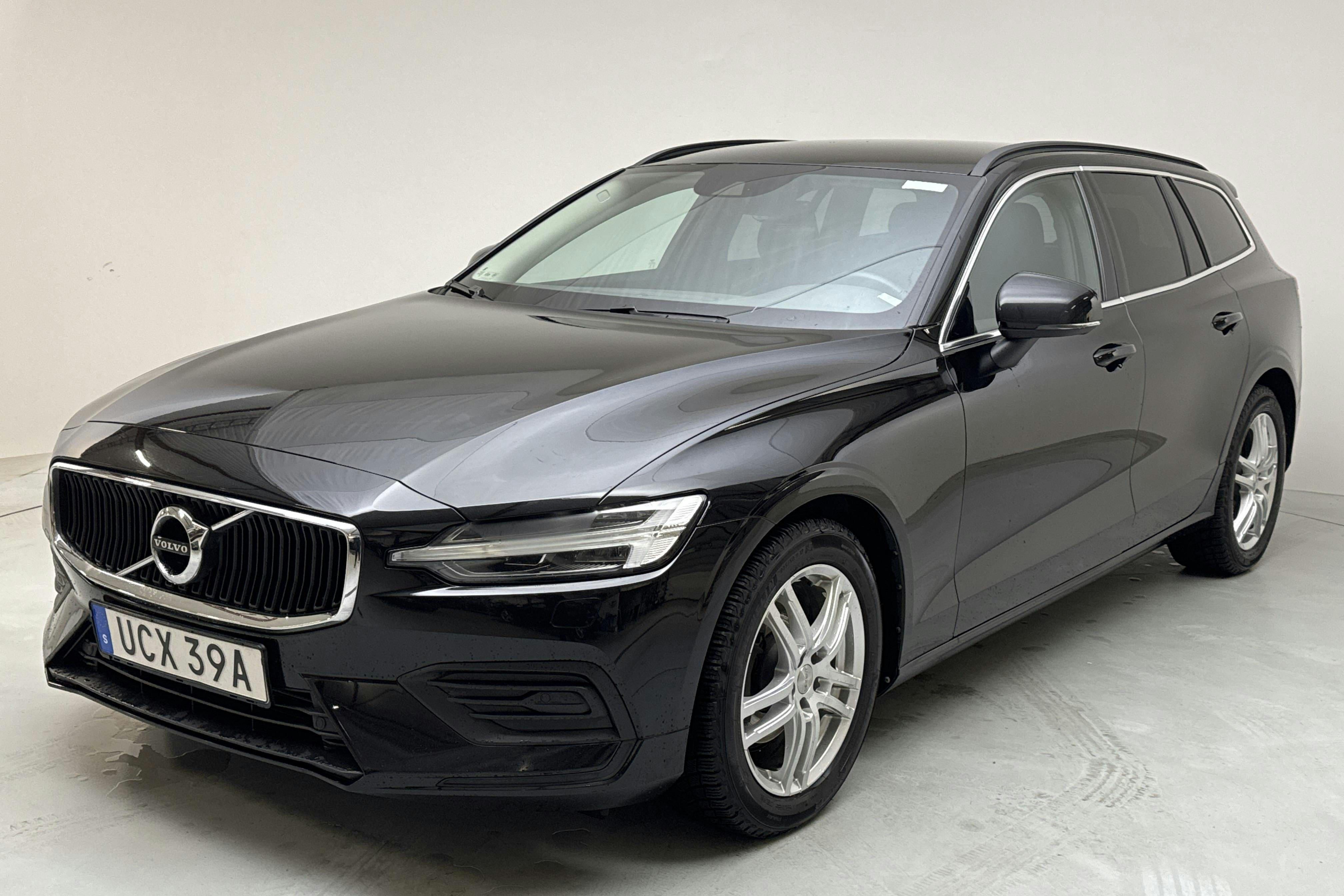 Volvo V60 B4 Mildhybrid, Diesel (197hk) - 10 321 mil - Automat - svart - 2022
