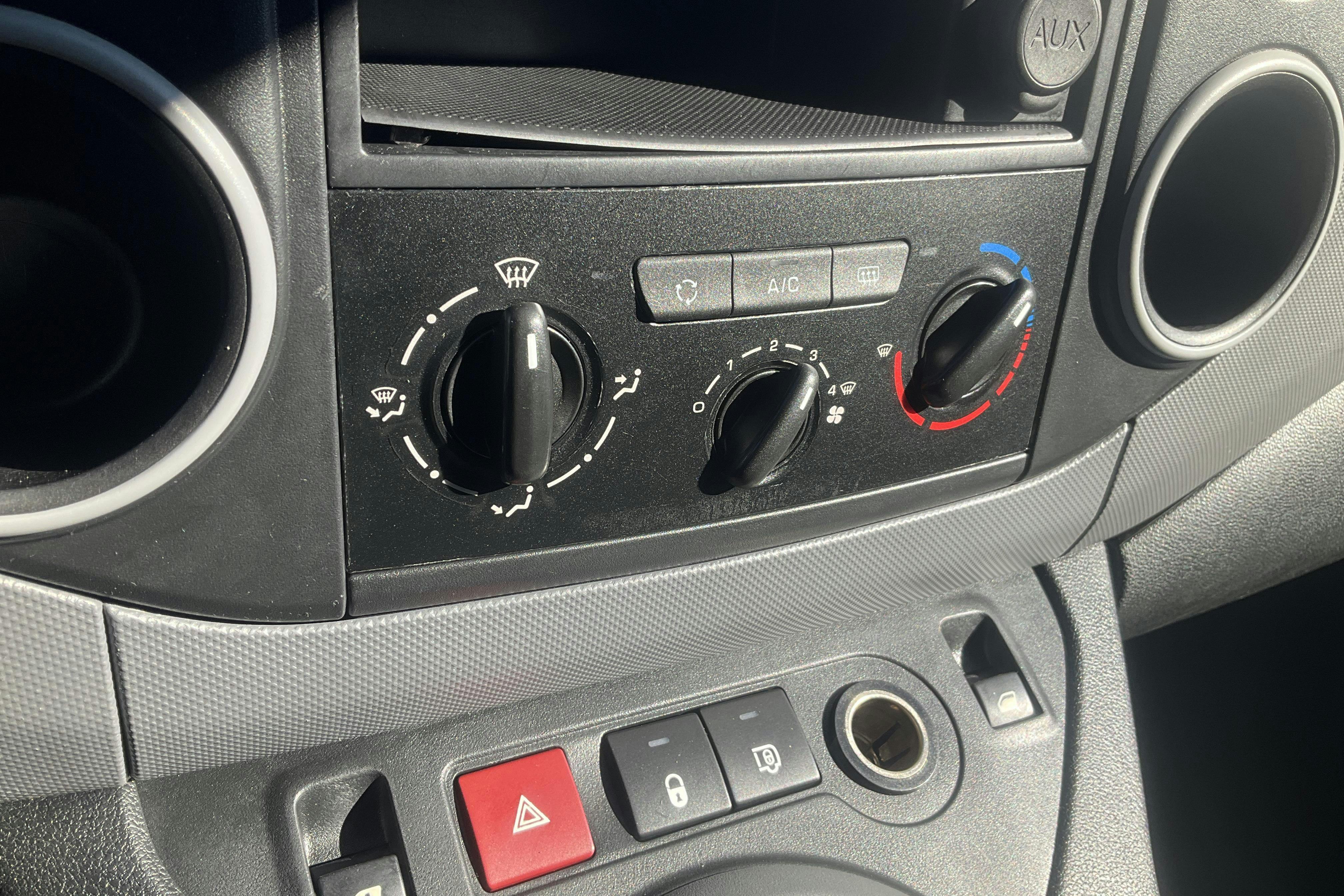 Peugeot Partner 1.6 BlueHDI Skåp (100hk) - 209 410 km - Manual - white - 2015