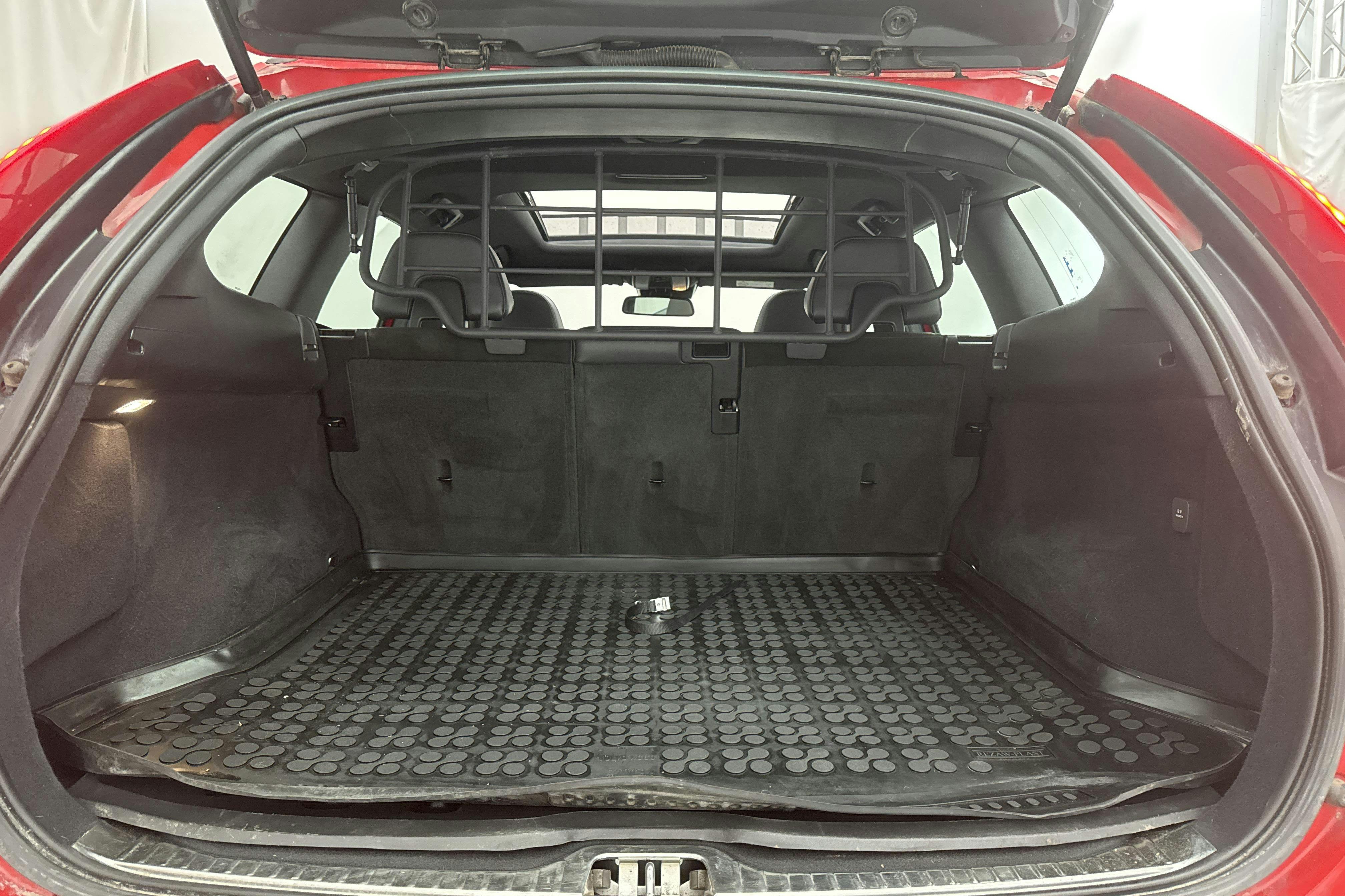 Volvo XC60 D5 AWD (220hk) - 63 660 km - Manual - red - 2016
