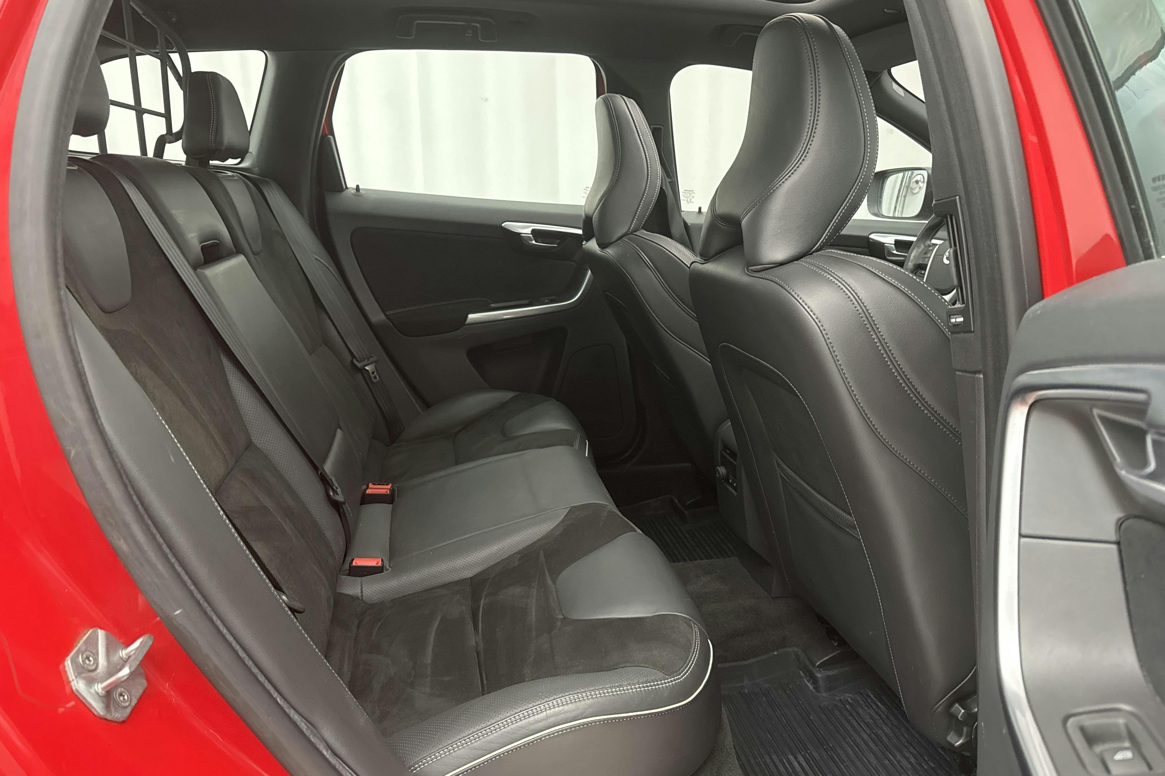 Volvo XC60 D5 AWD (220hk) - 63 660 km - Manual - red - 2016