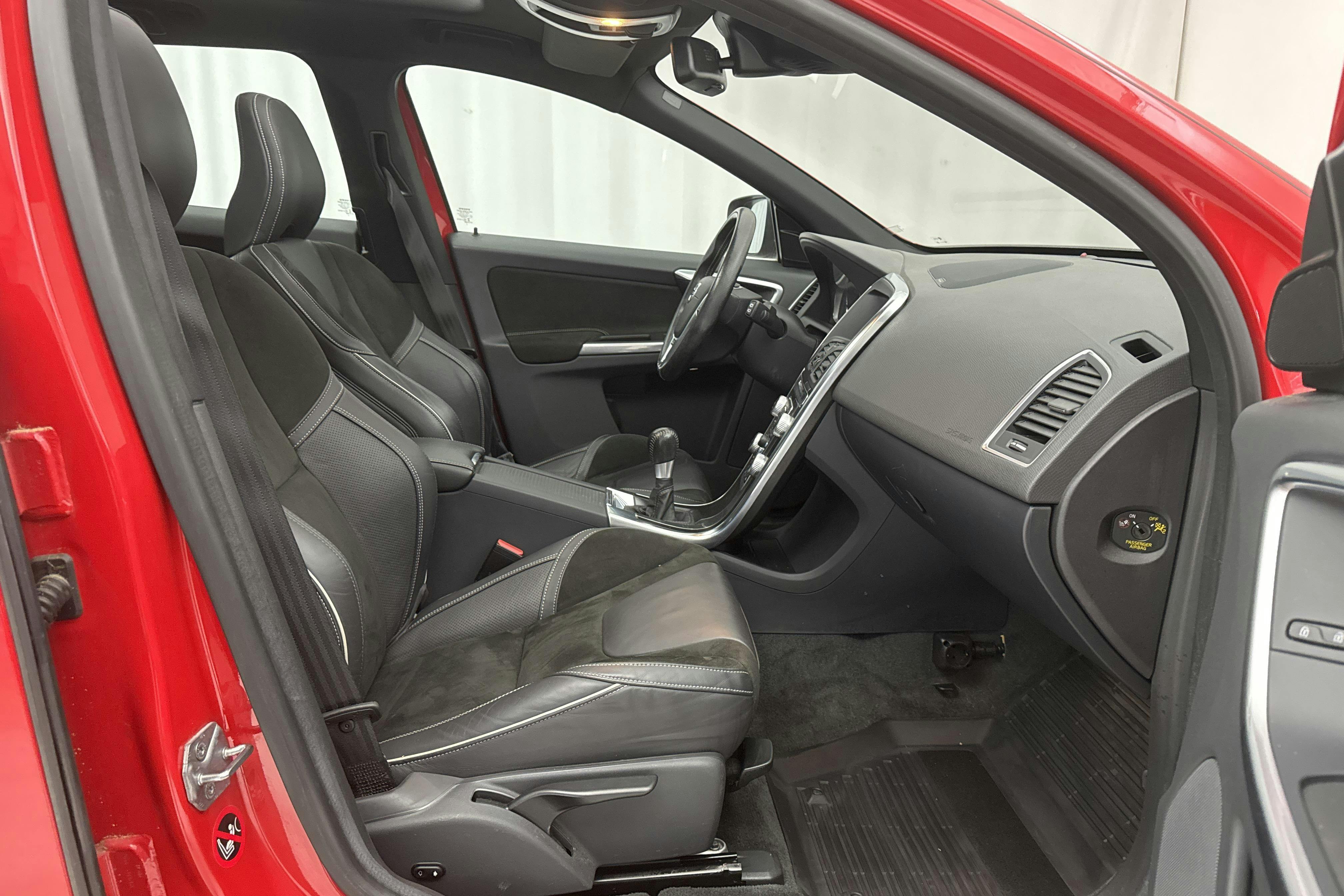 Volvo XC60 D5 AWD (220hk) - 63 660 km - Manual - red - 2016