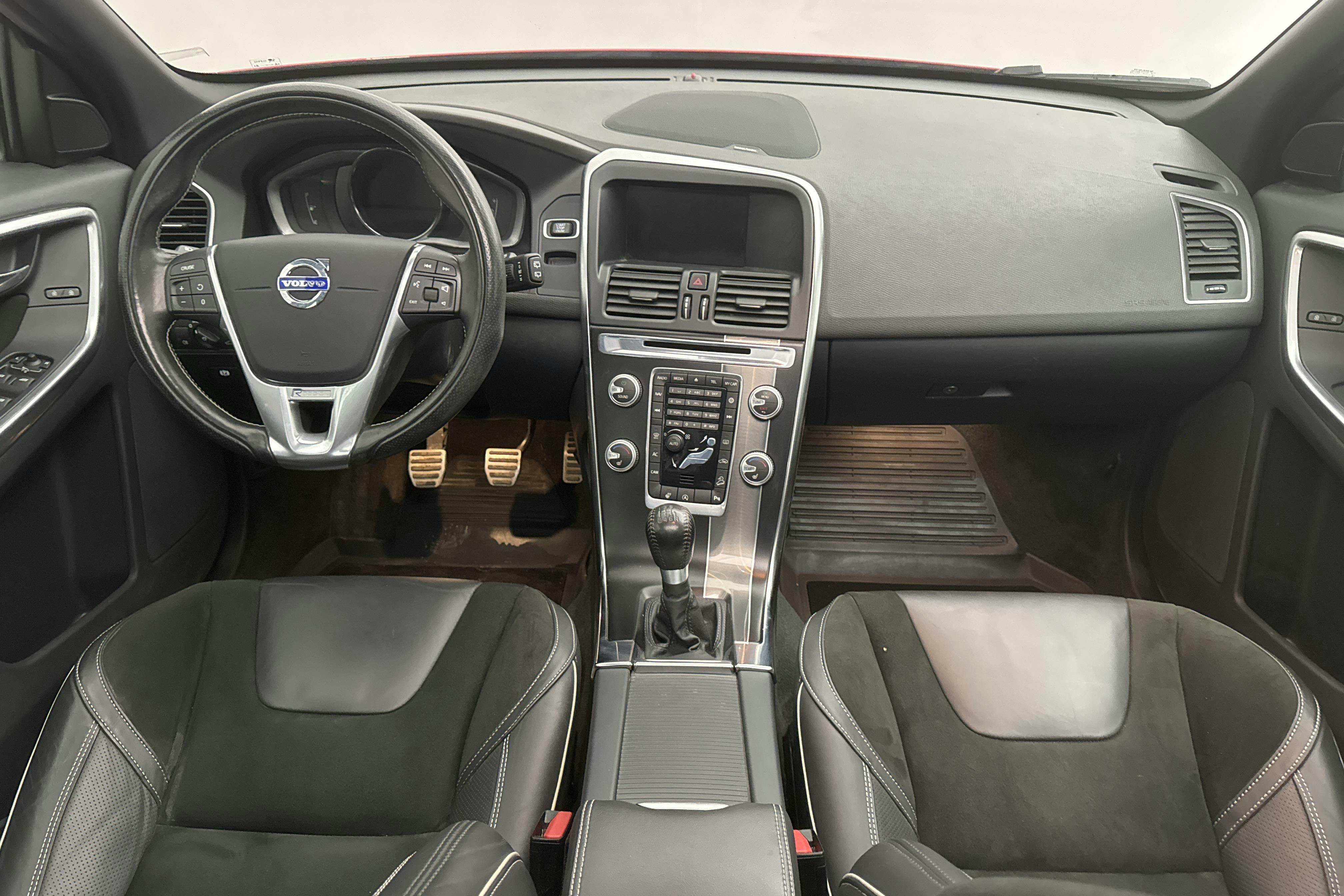 Volvo XC60 D5 AWD (220hk) - 63 660 km - Manual - red - 2016