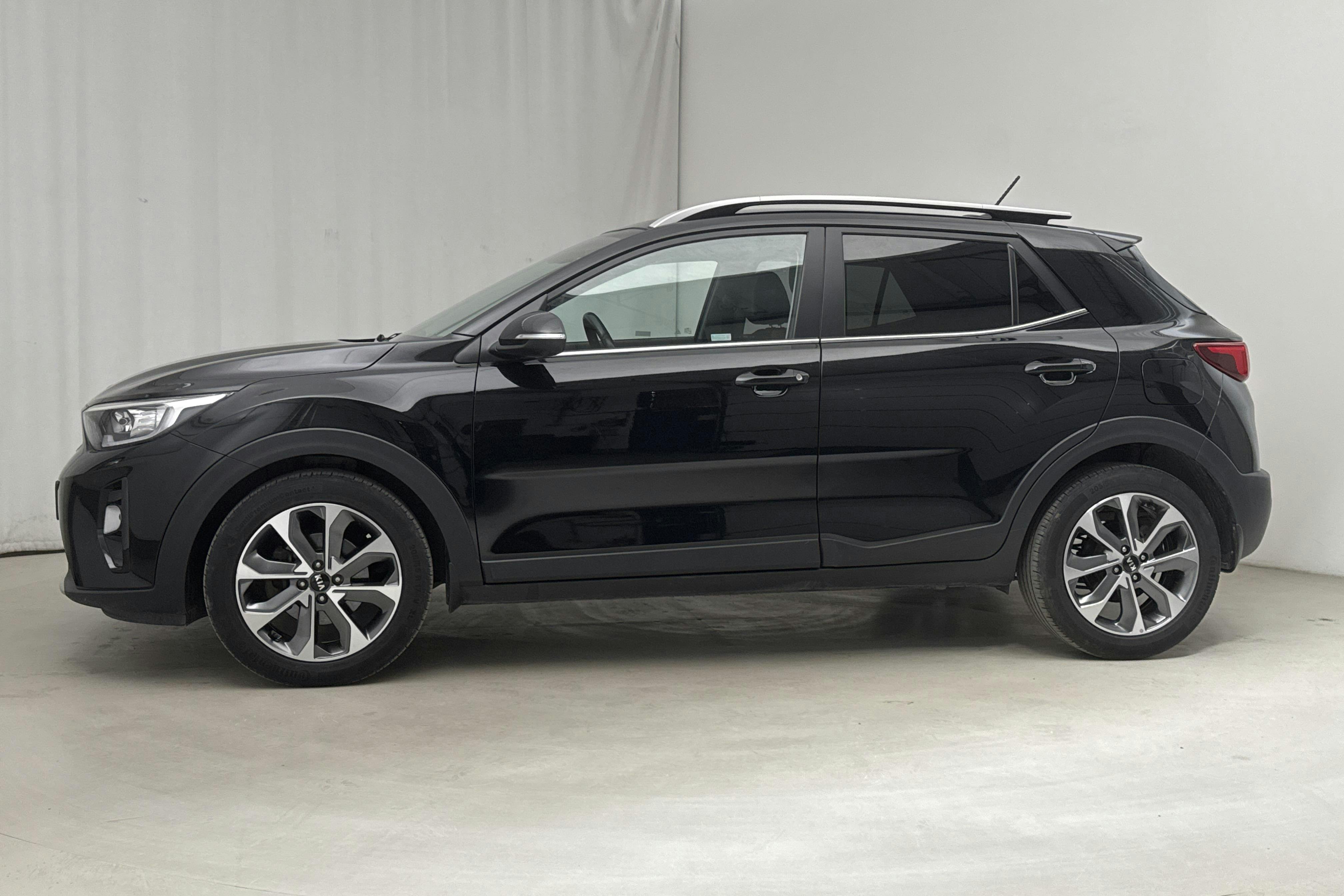 KIA Stonic 1.0 T-GDi (120hk) - 5 027 mil - Automat - svart - 2019