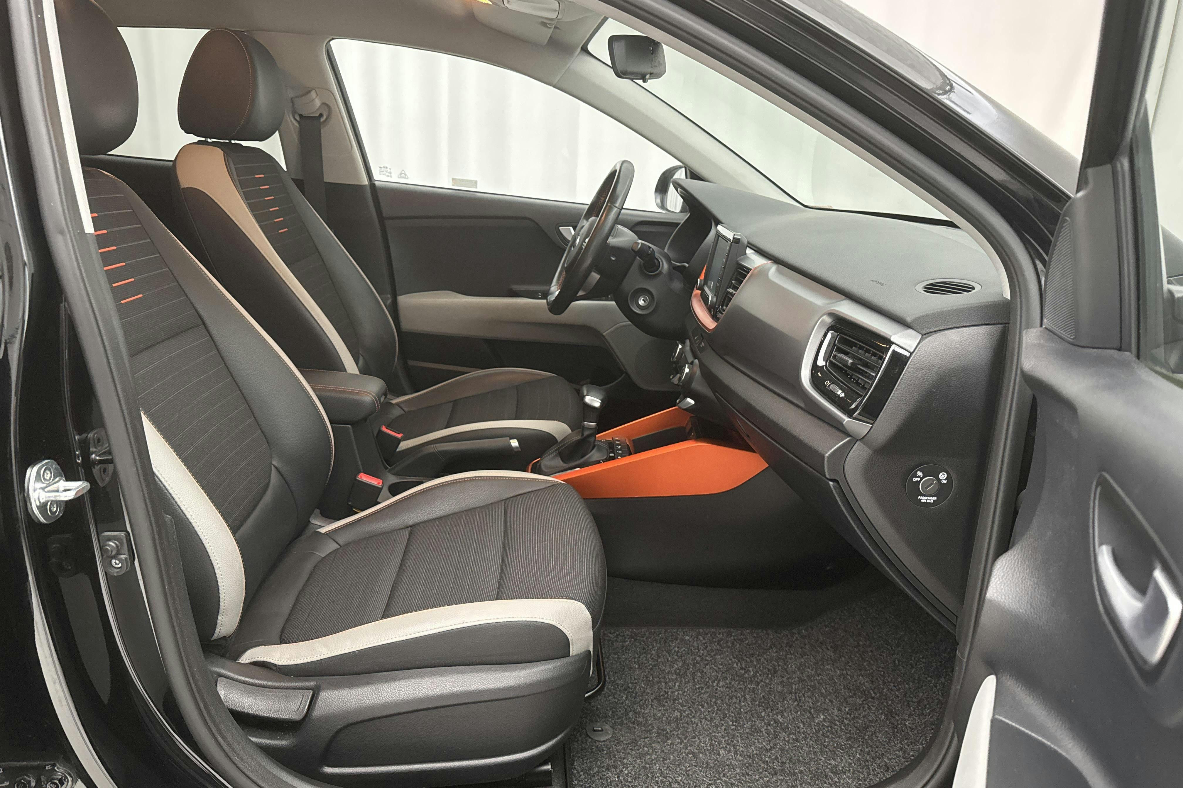 KIA Stonic 1.0 T-GDi (120hk) - 5 027 mil - Automat - svart - 2019