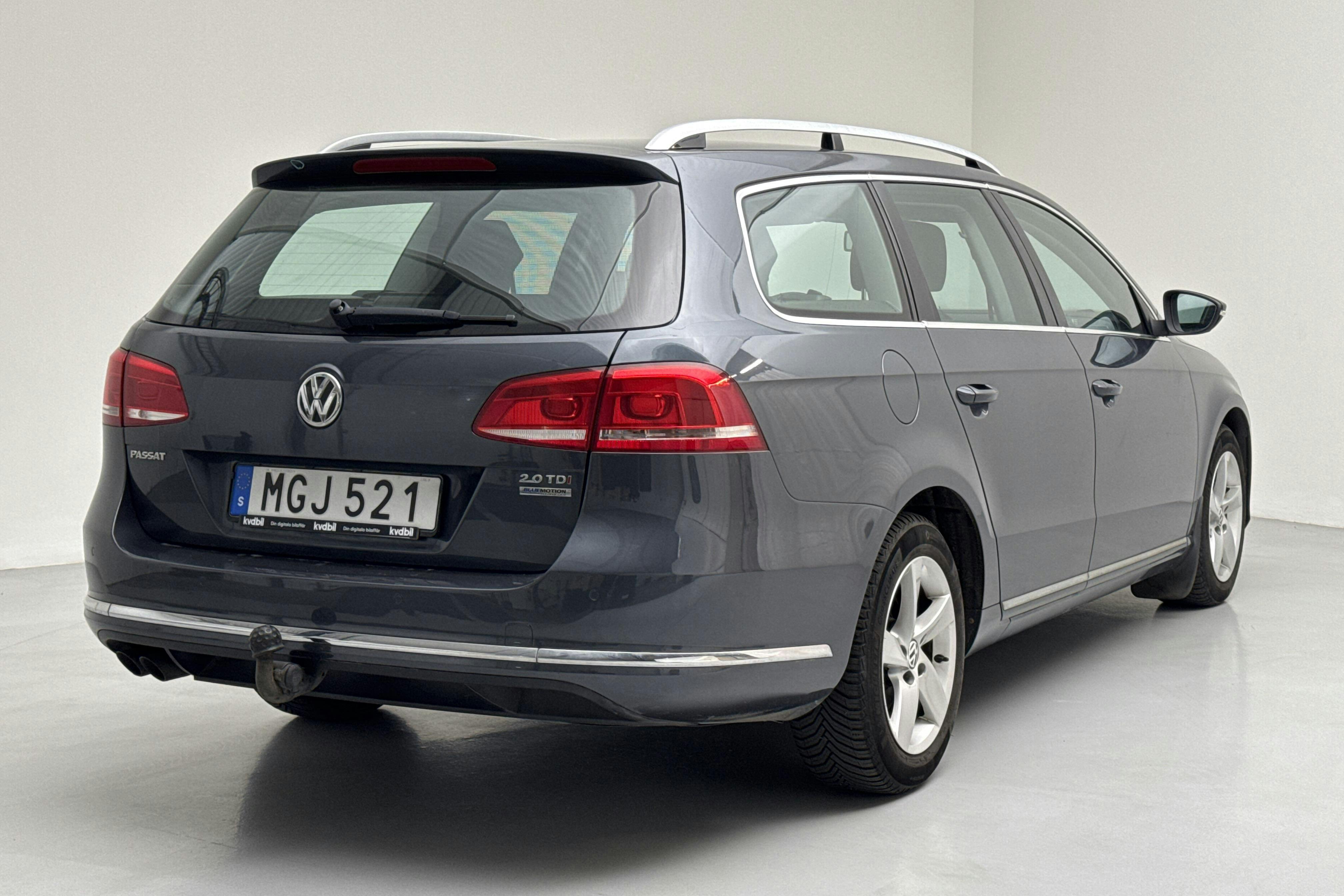 VW Passat 2.0 TDI BlueMotion Technology Variant (140hk) - 165 980 km - Manual - Light Grey - 2012