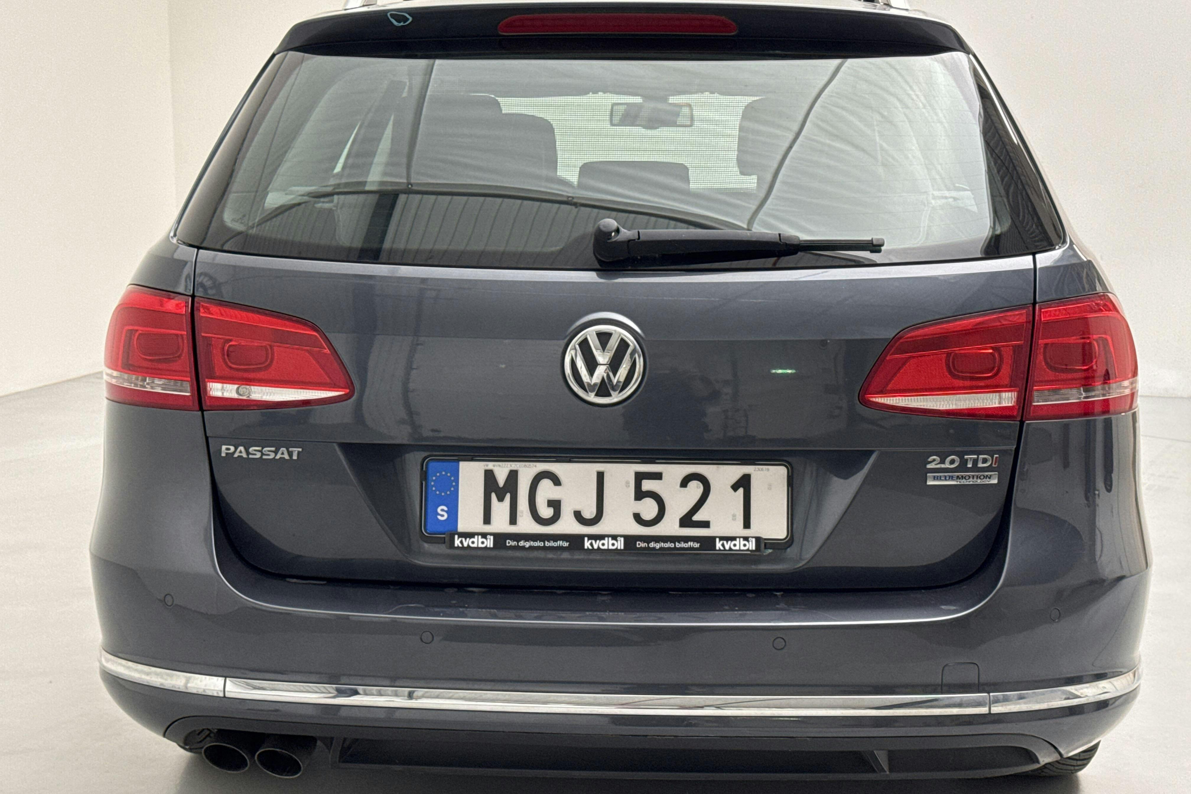 VW Passat 2.0 TDI BlueMotion Technology Variant (140hk) - 165 980 km - Manual - Light Grey - 2012