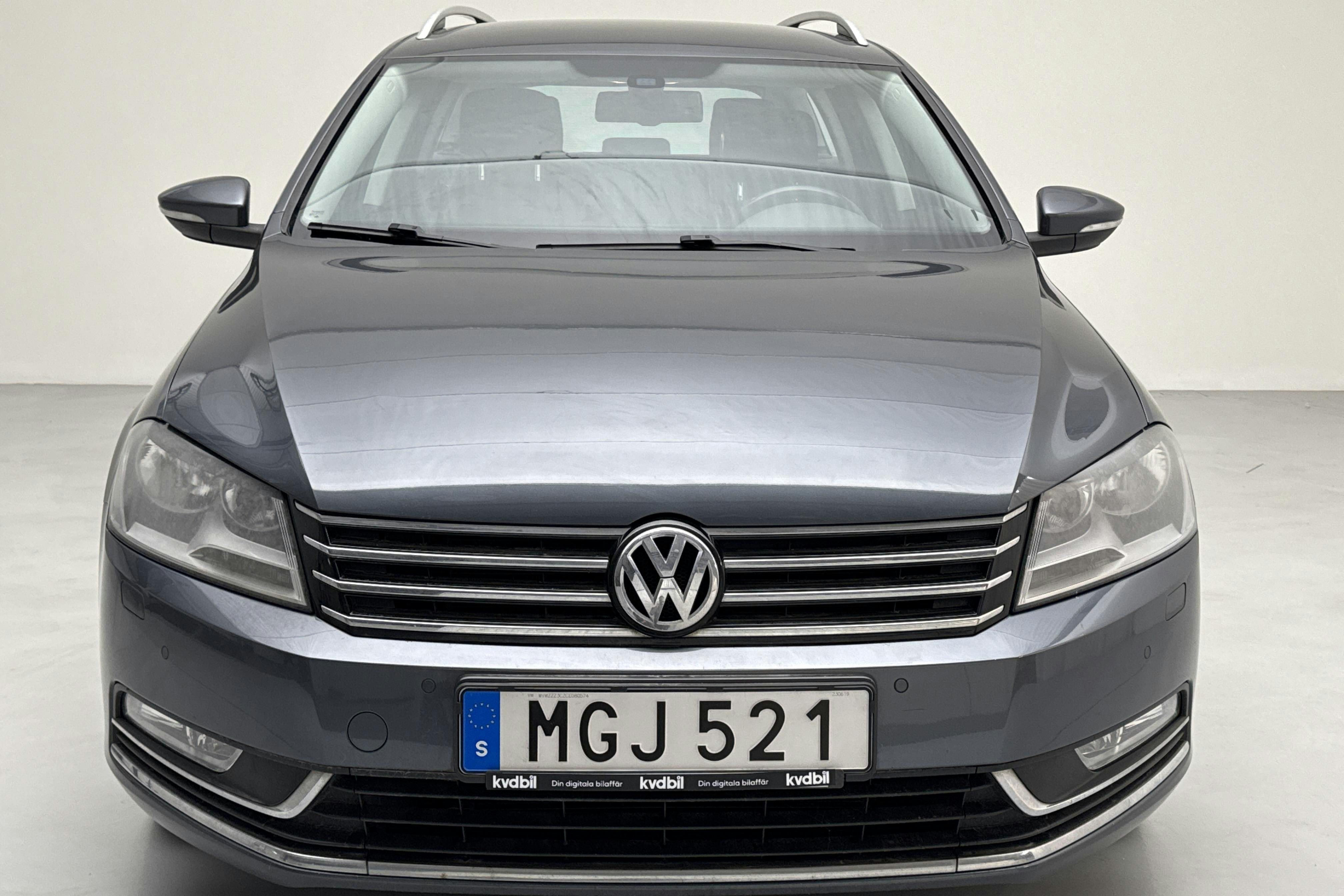 VW Passat 2.0 TDI BlueMotion Technology Variant (140hk) - 165 980 km - Manual - Light Grey - 2012