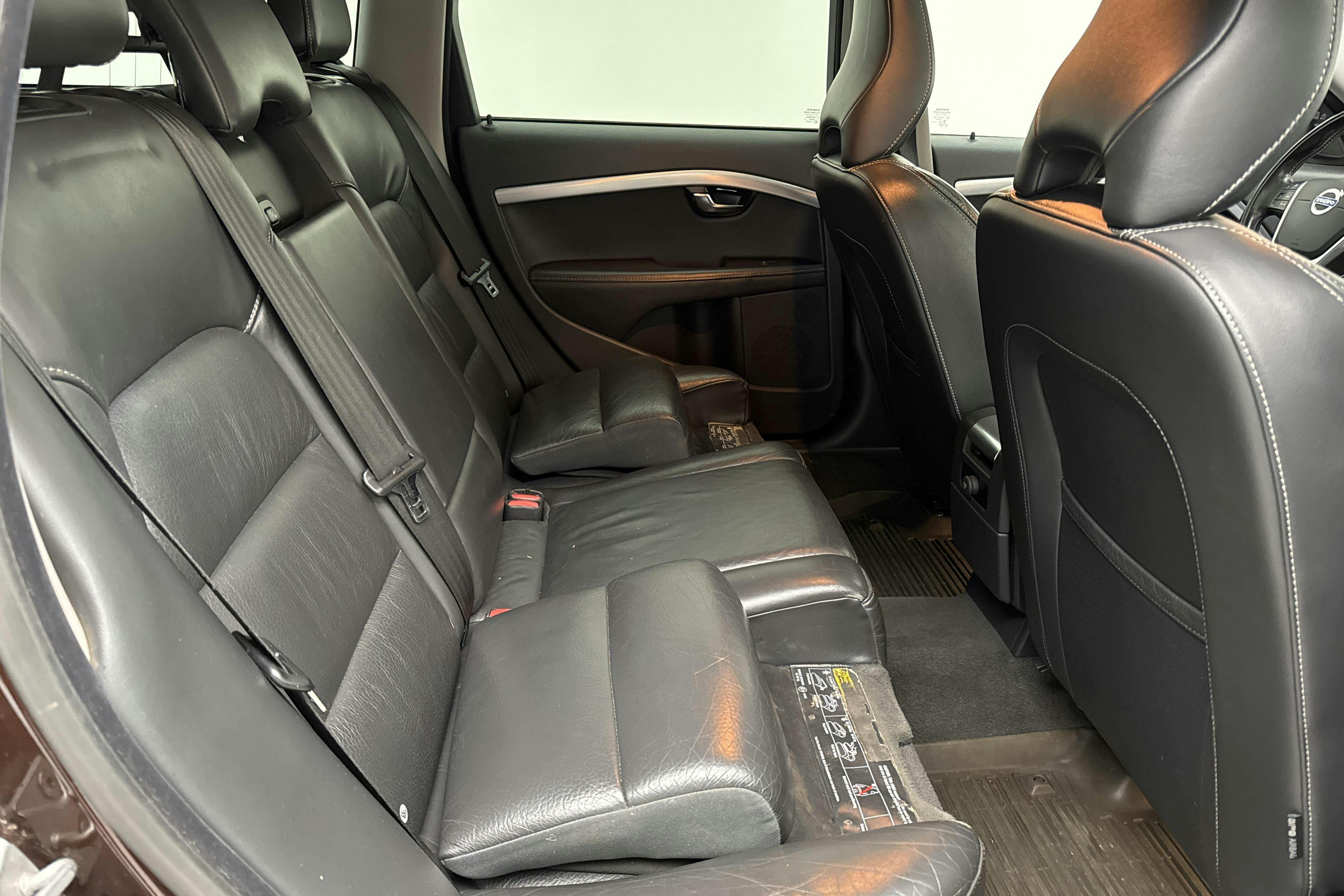 Volvo XC70 II D4 AWD (181hk) - 267 620 km - Manual - brown - 2016