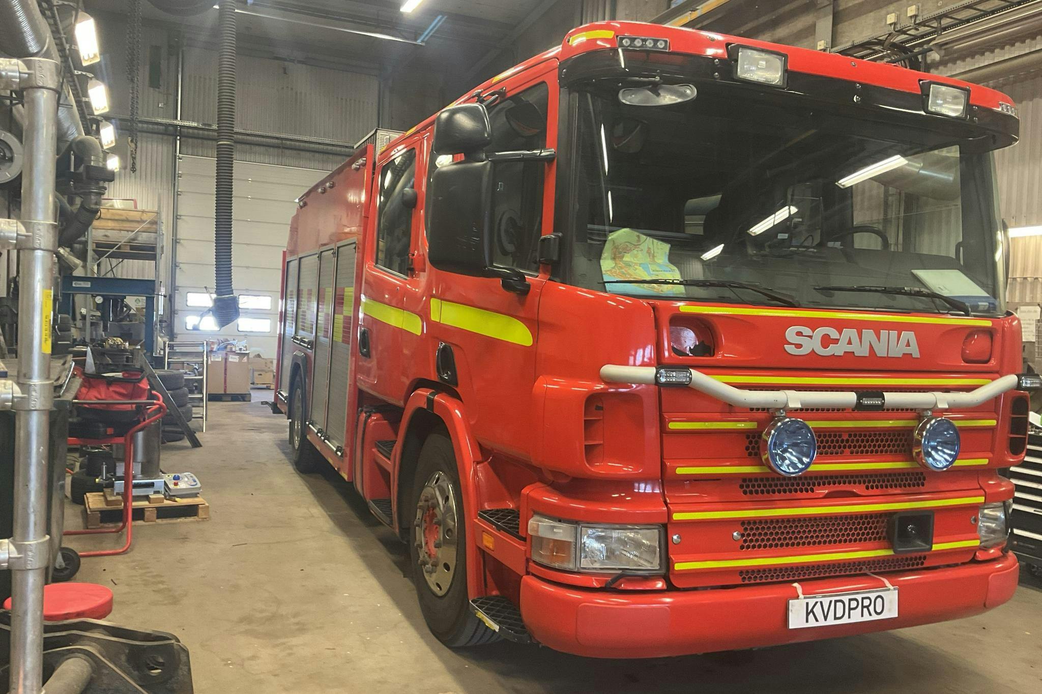 SCANIA P94DB NA310 - 141 398 km - Automat - röd - 1998