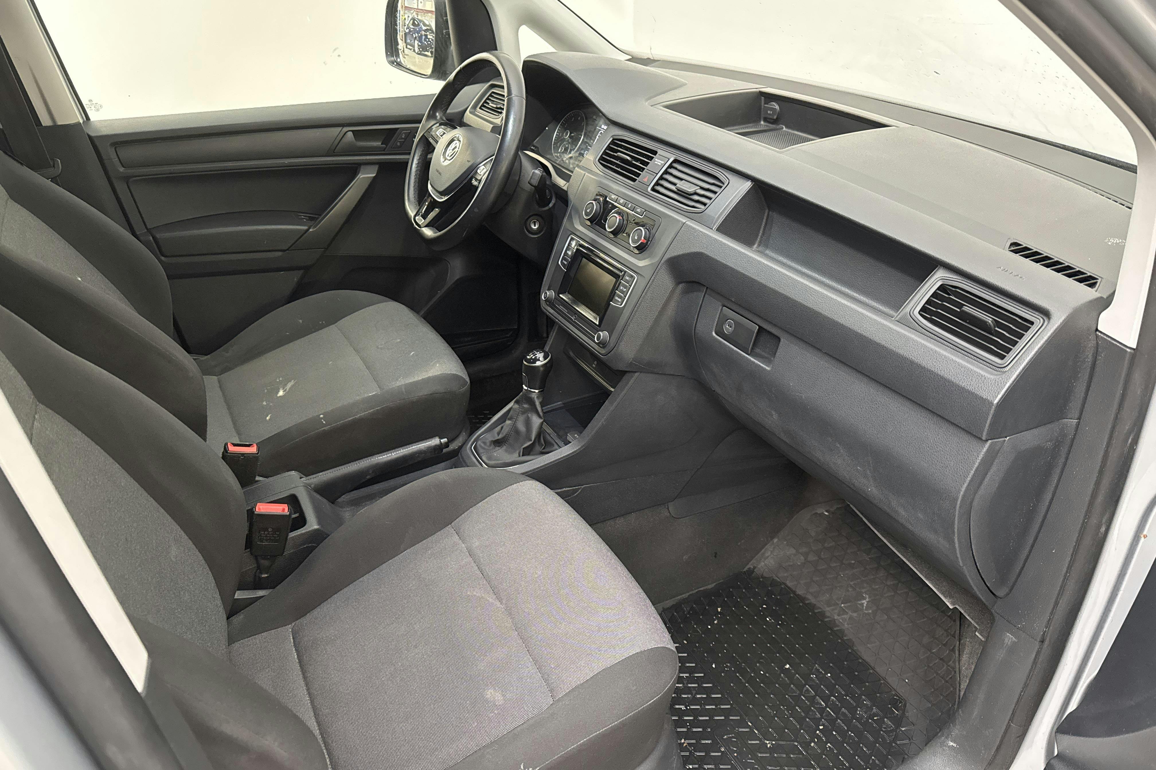 VW Caddy 1.4 TSI Skåp (125hk) - 111 130 km - Manuaalinen - hopea - 2019