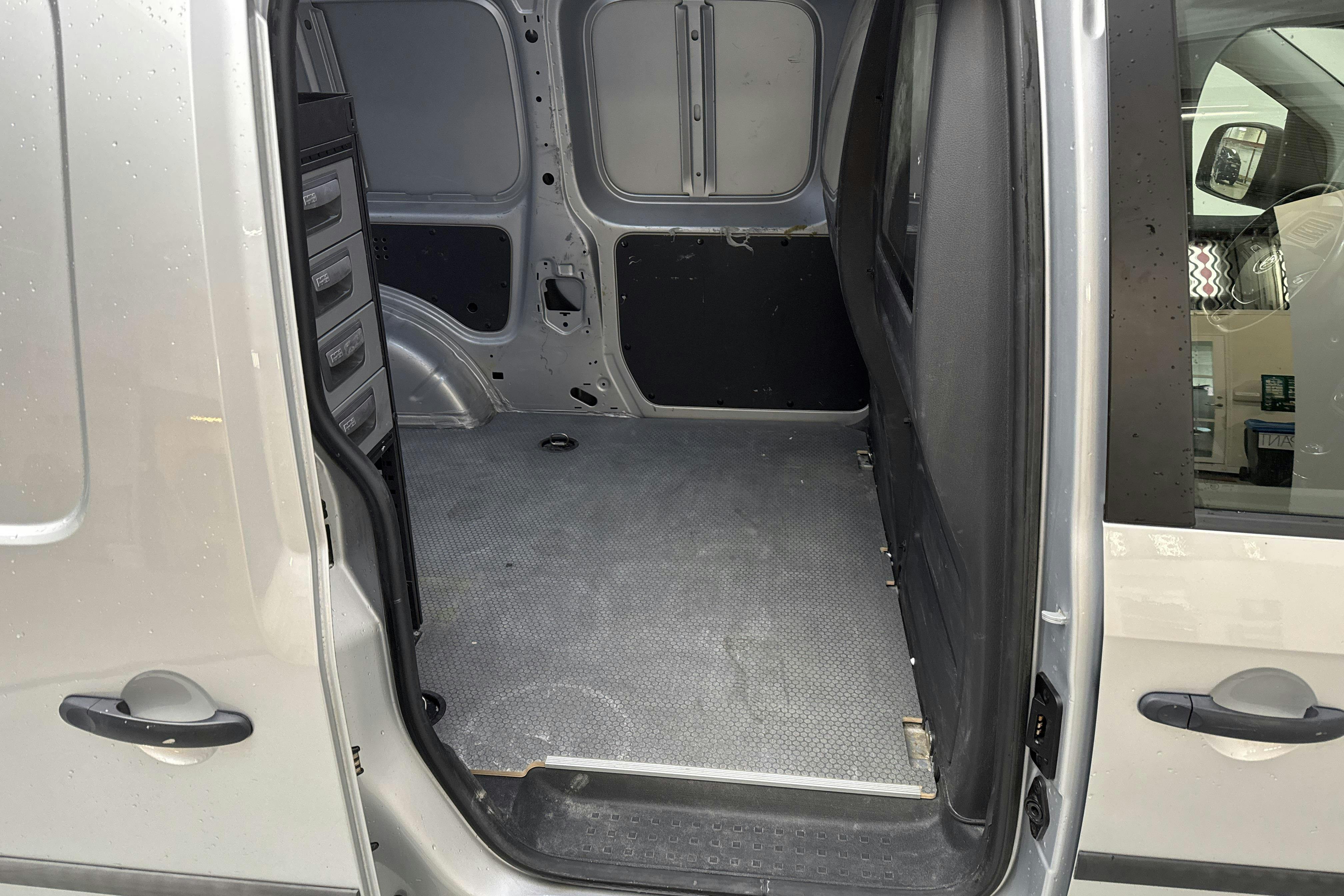 VW Caddy 1.4 TSI Skåp (125hk) - 111 130 km - Manuaalinen - hopea - 2019