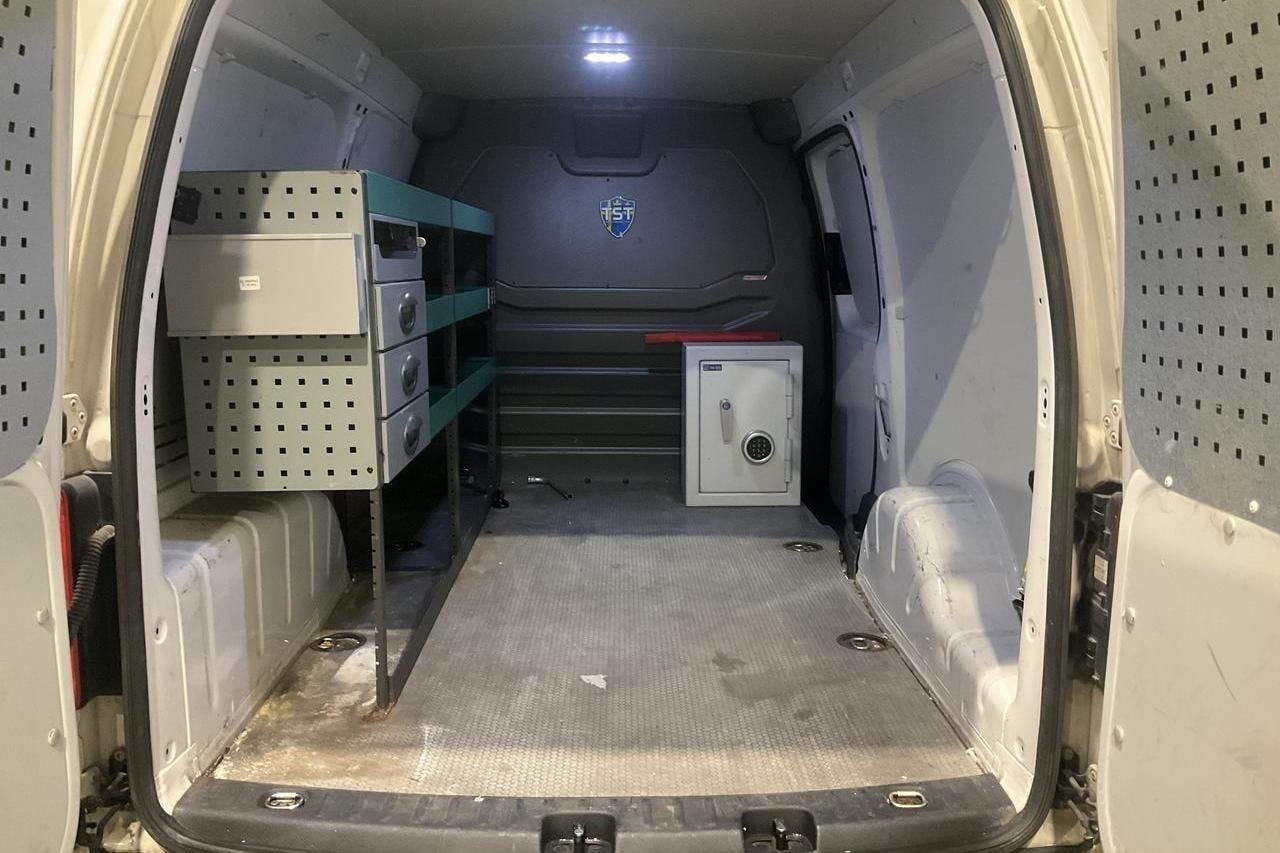 VW Caddy 2.0 TDI Maxi Skåp (102hk) - 137 290 km - Automaattinen - valkoinen - 2017