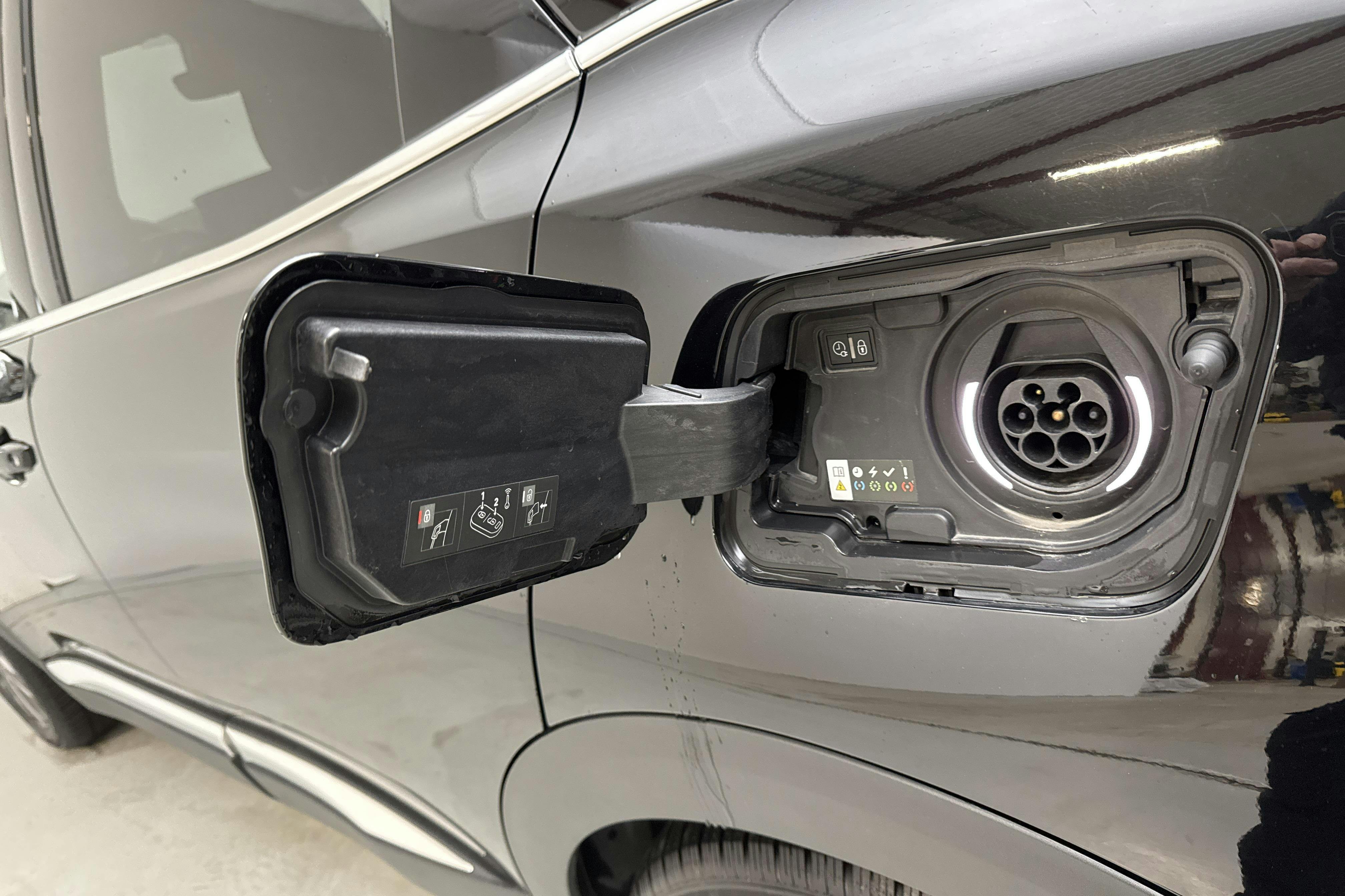 Peugeot 3008 1.6 Plug-in Hybrid 4 (300hk) - 77 840 km - Automaatne - must - 2020