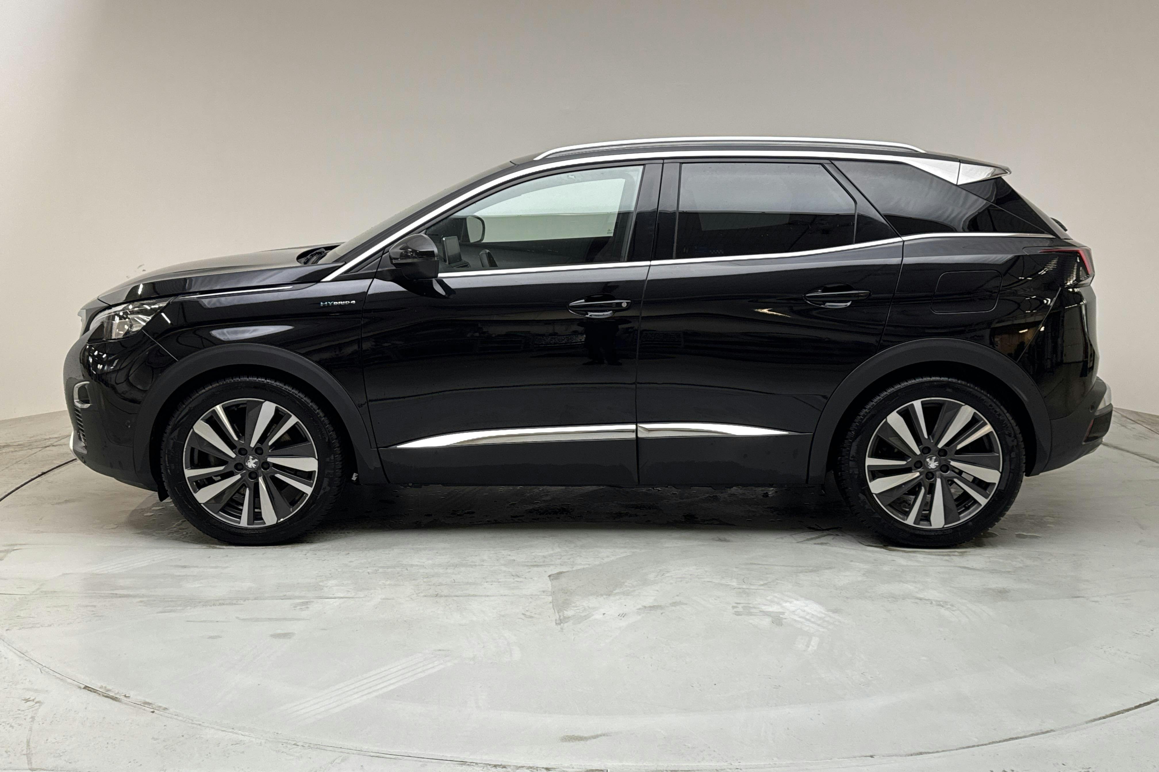 Peugeot 3008 1.6 Plug-in Hybrid 4 (300hk) - 77 840 km - Automaatne - must - 2020